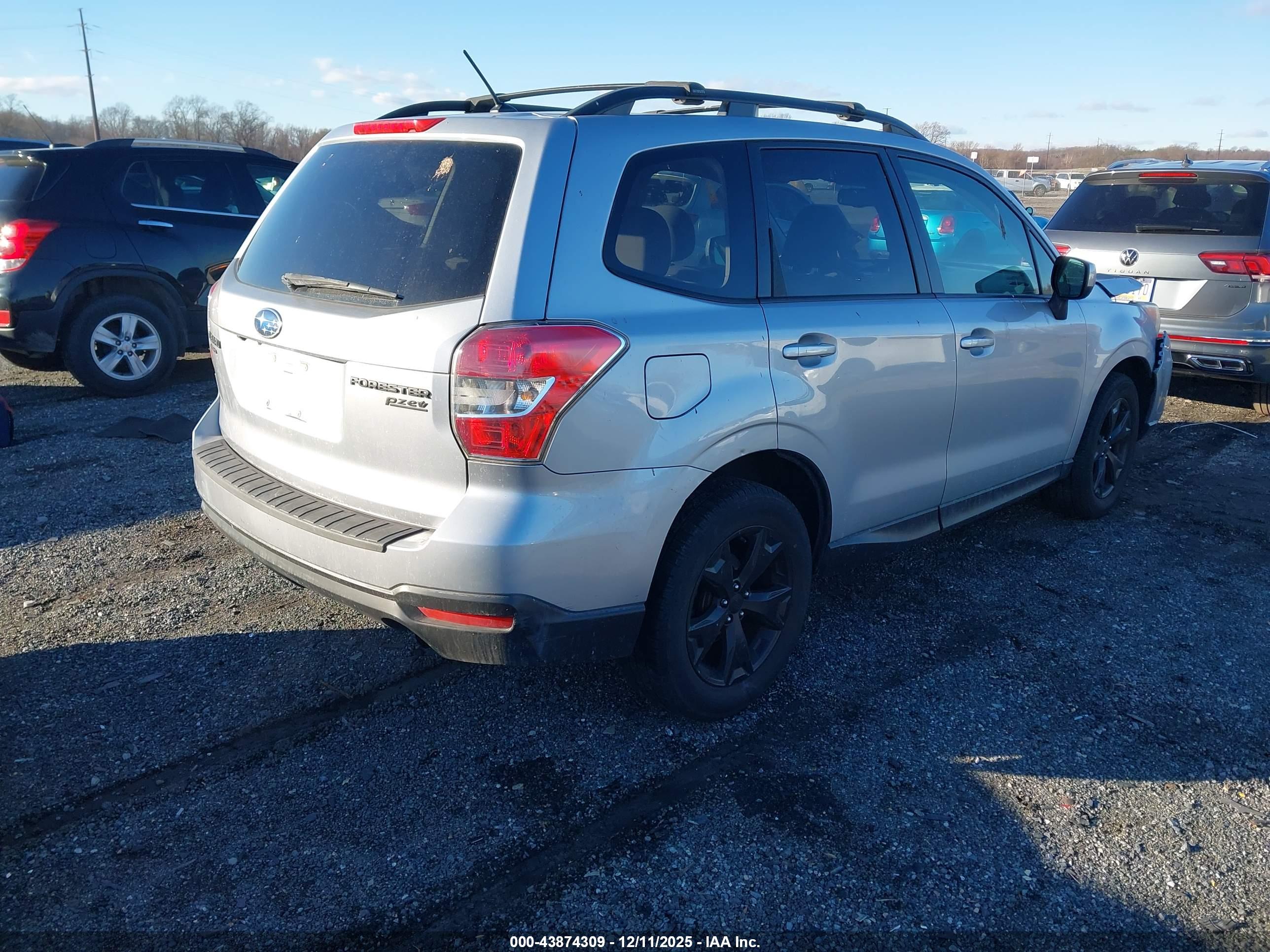 SUBARU FORESTER image 4