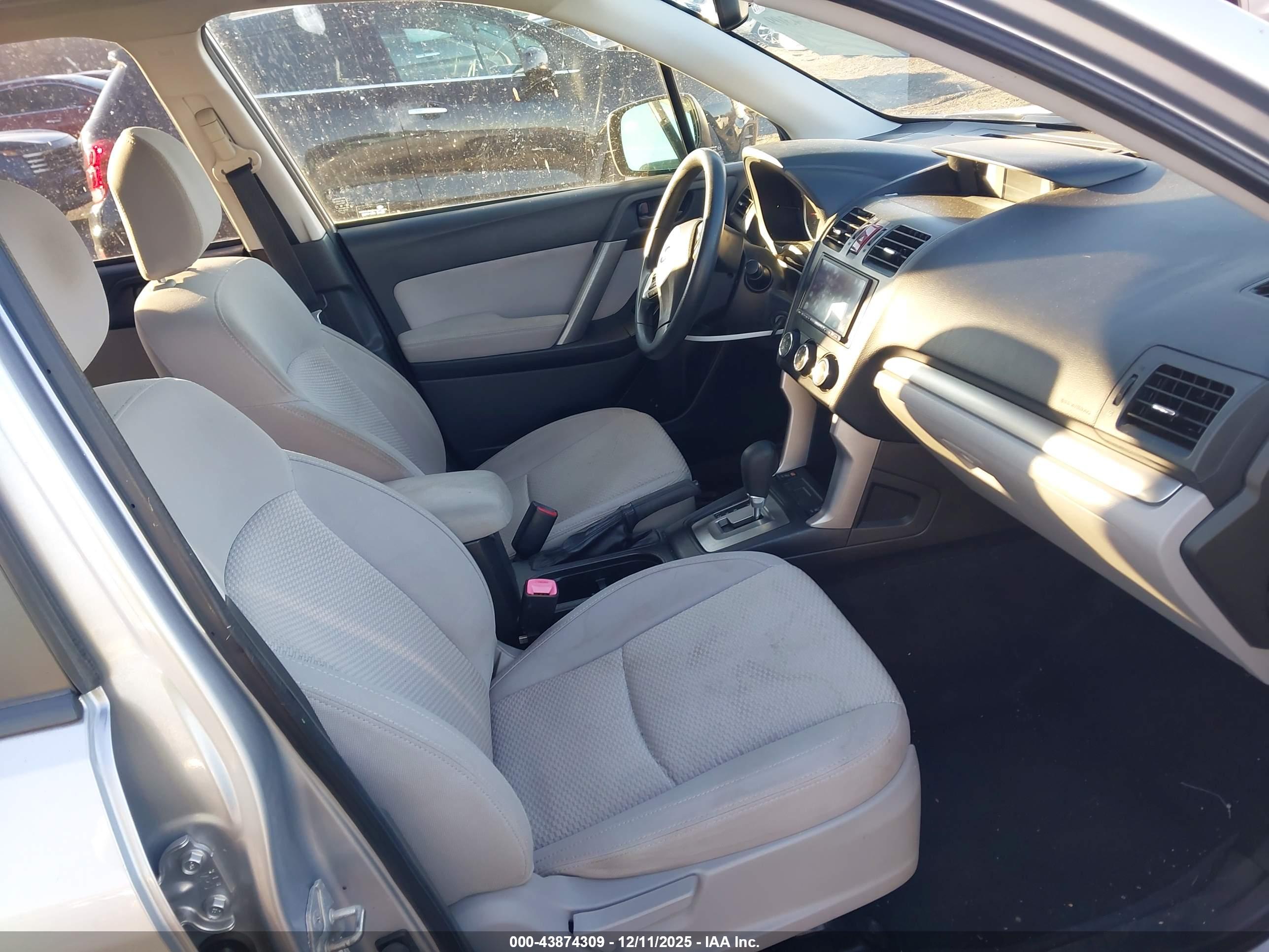 SUBARU FORESTER image 5