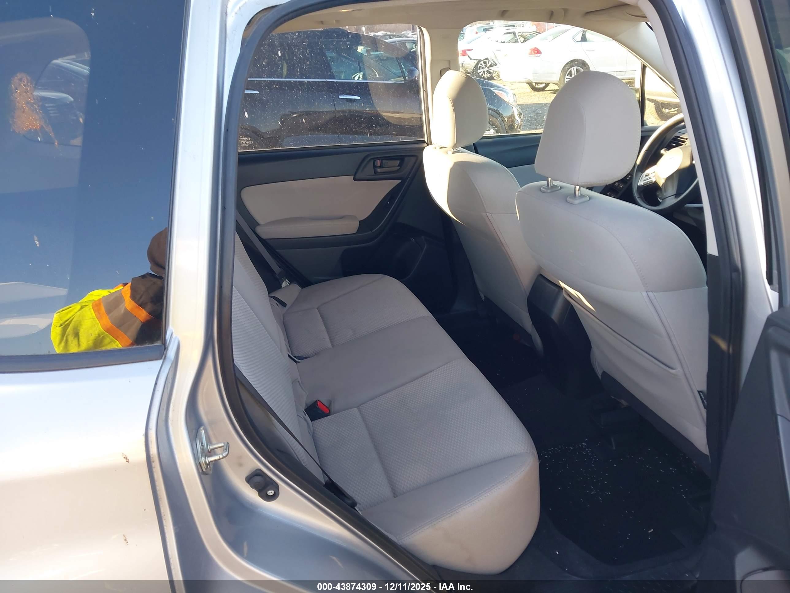 SUBARU FORESTER image 8