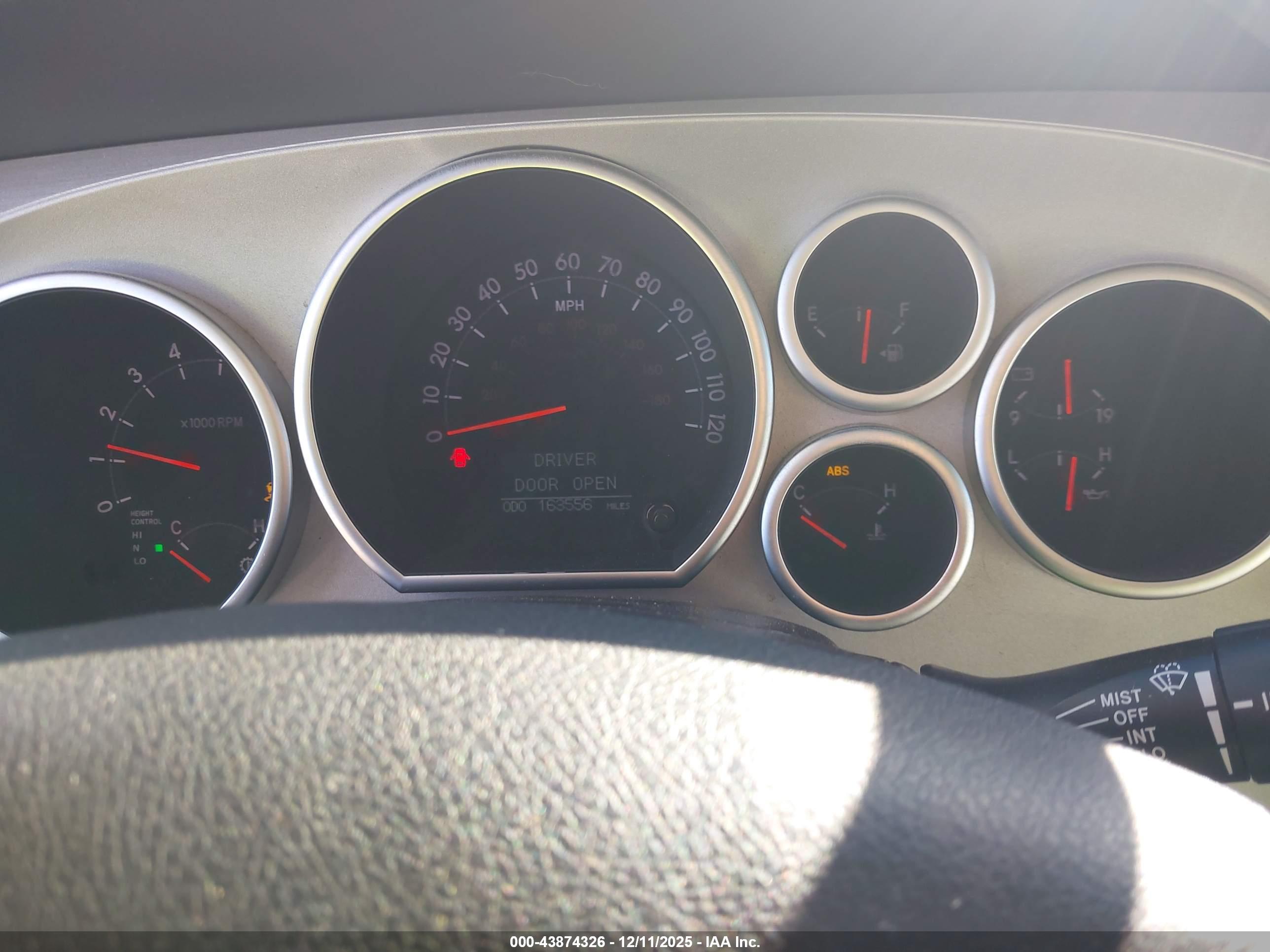 TOYOTA SEQUOIA image 7