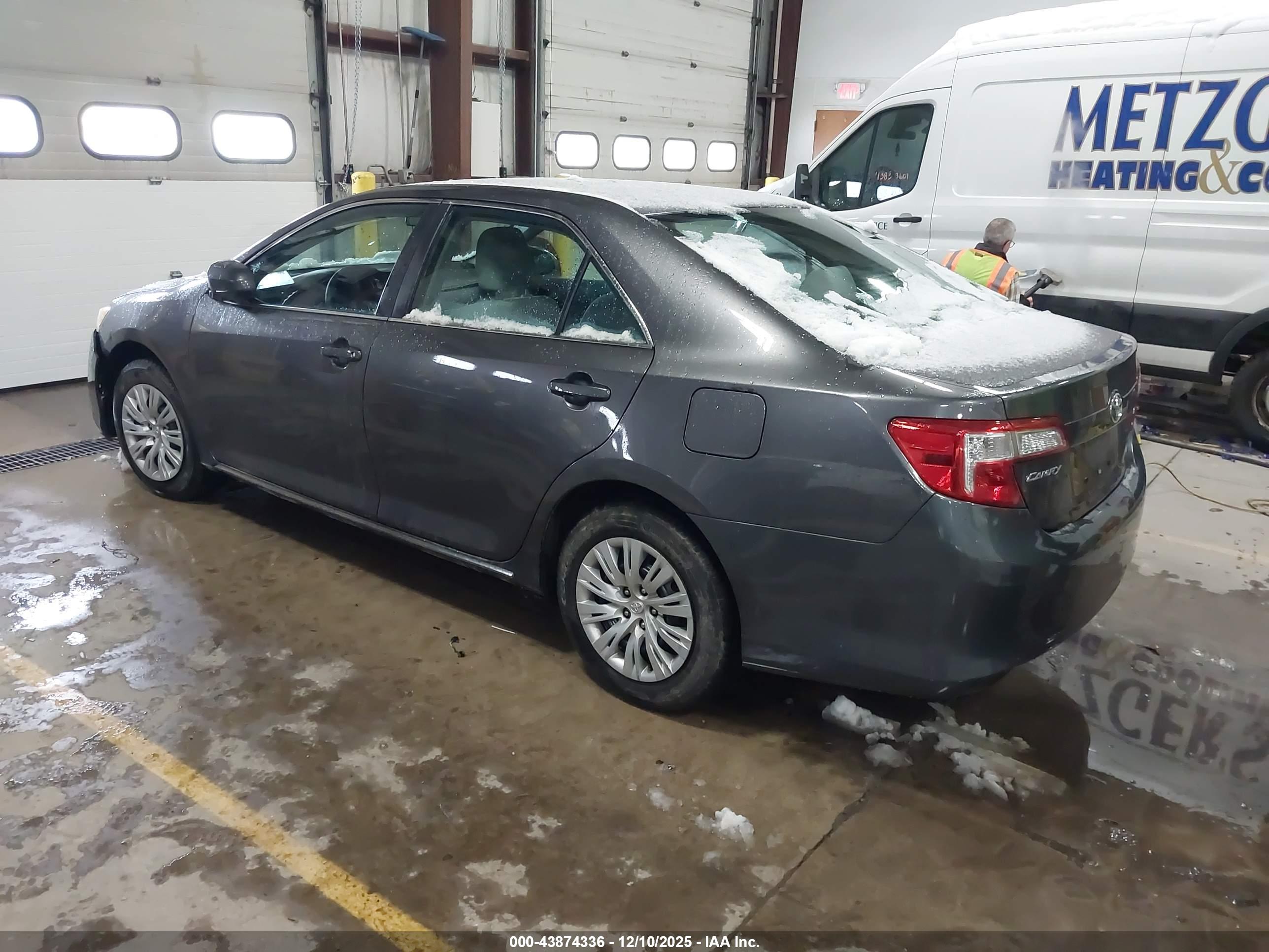 TOYOTA CAMRY image 3