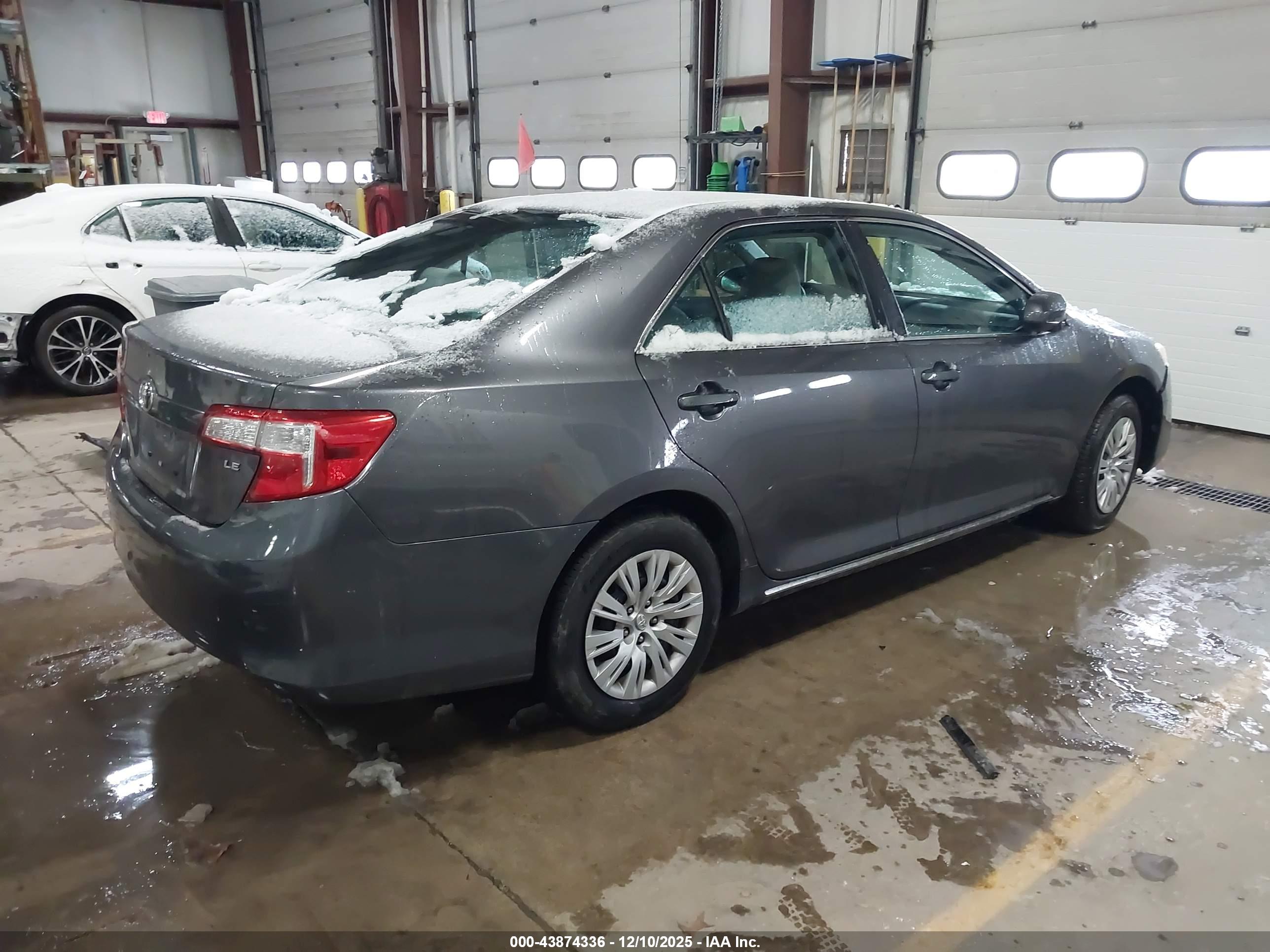 TOYOTA CAMRY image 4