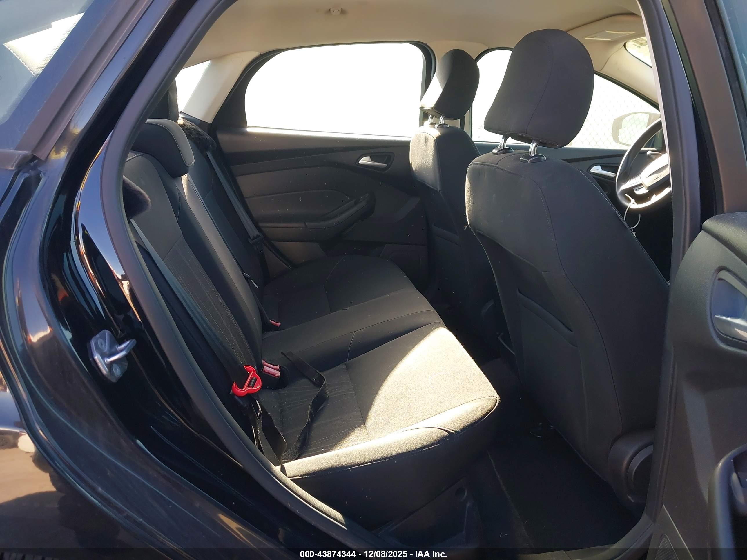 FORD FOCUS image 8