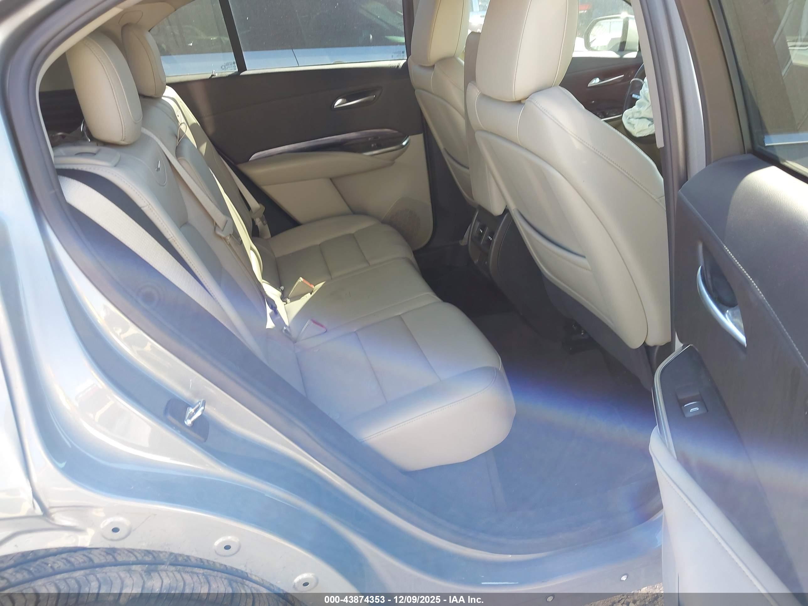 CADILLAC XT4 image 8