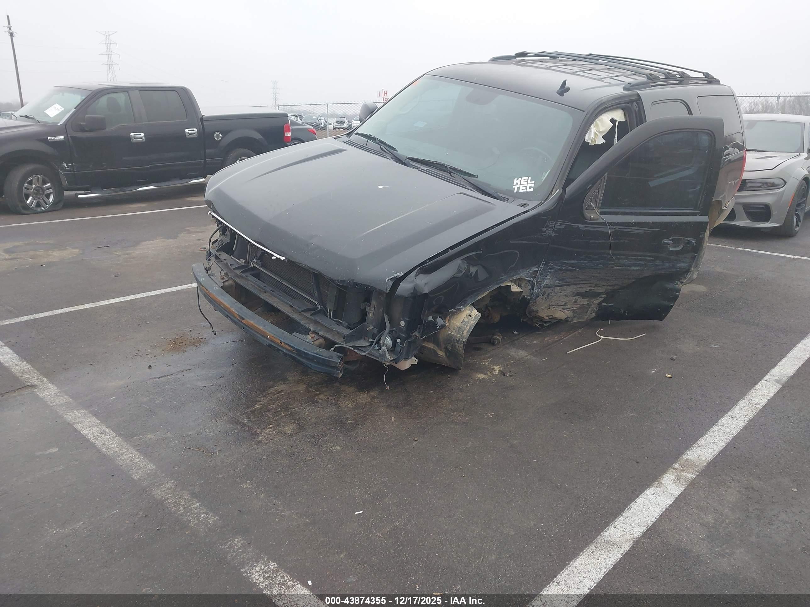 CHEVROLET TAHOE image 6