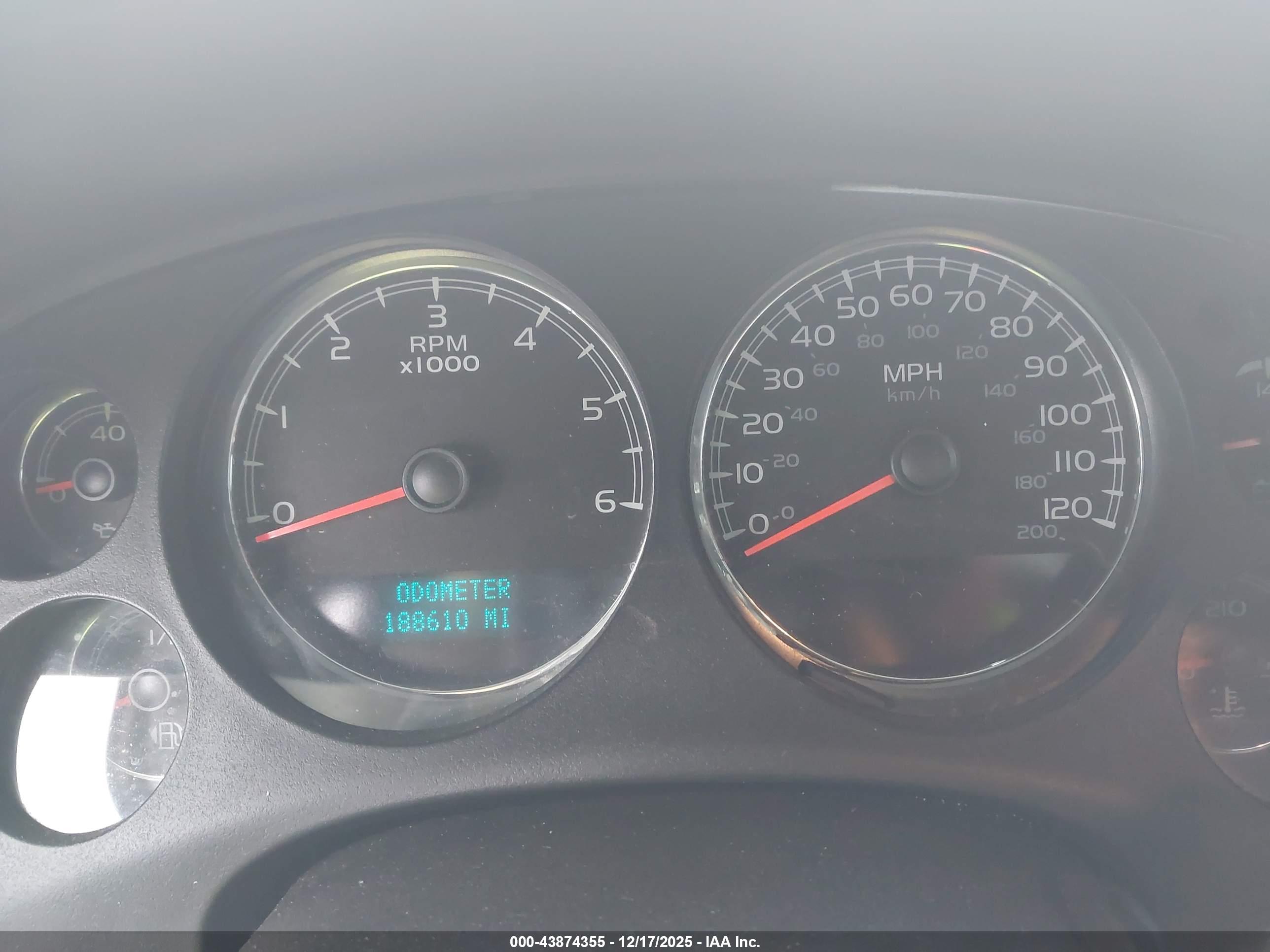 CHEVROLET TAHOE image 7