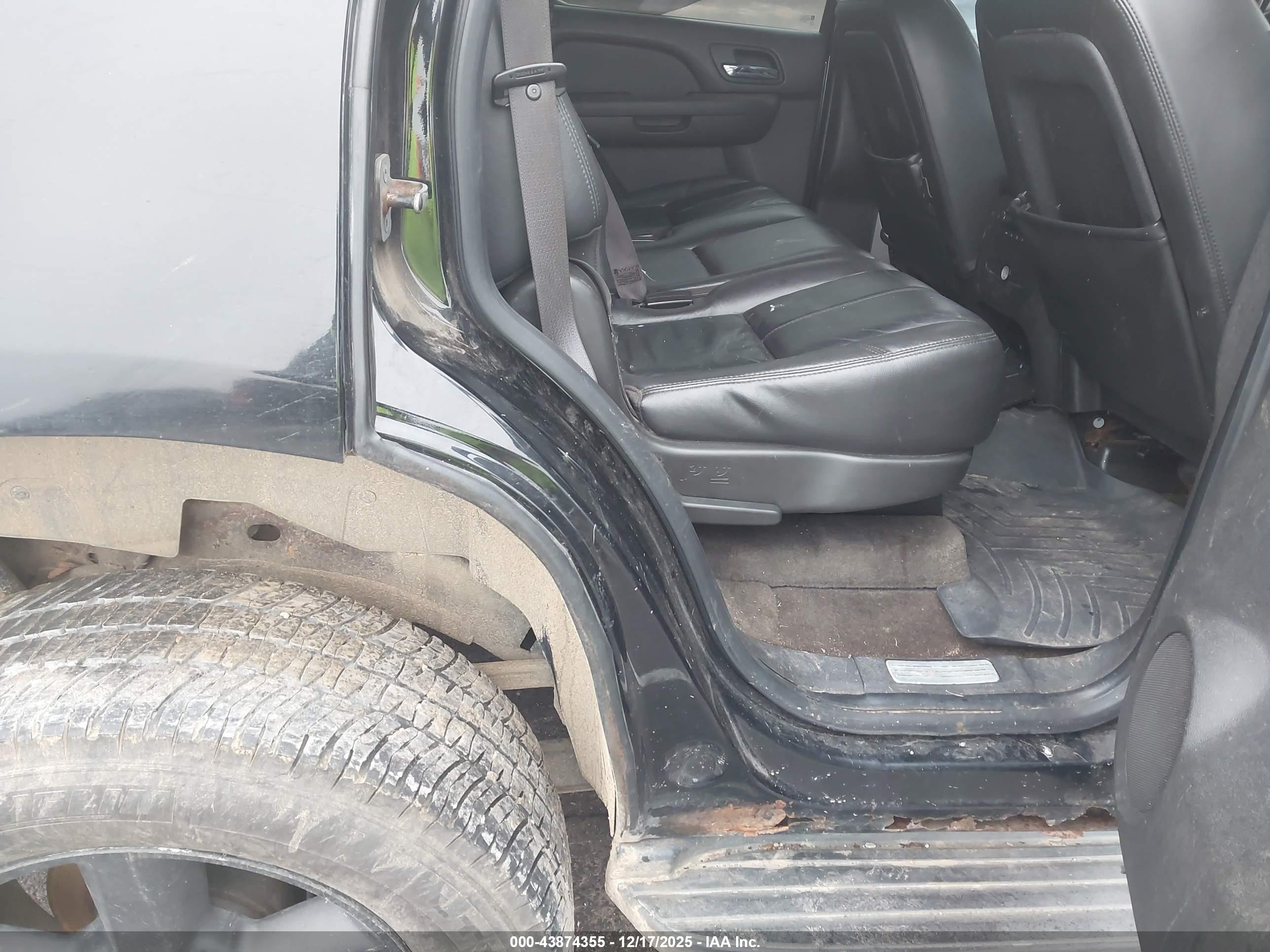 CHEVROLET TAHOE image 8