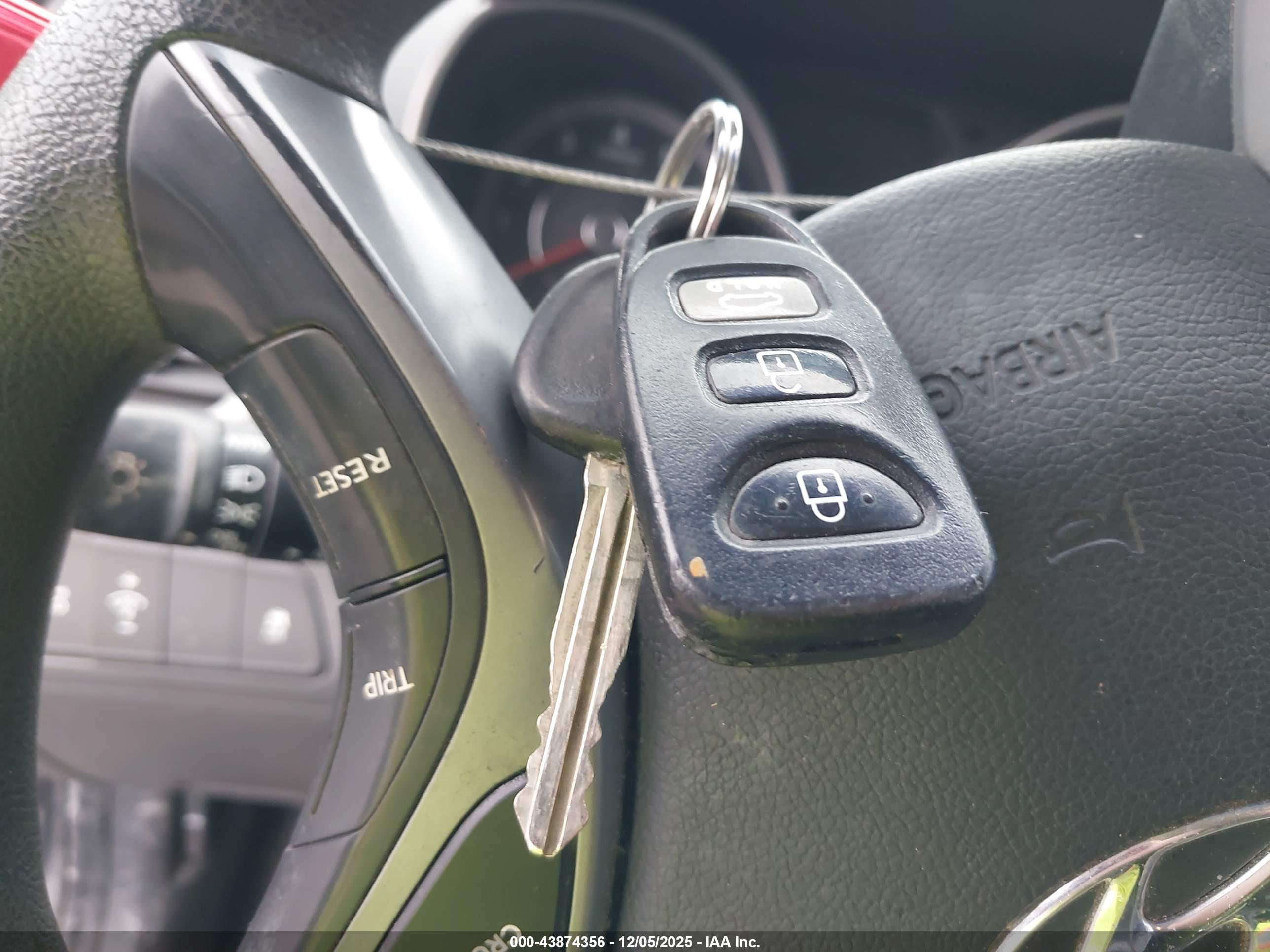 HYUNDAI ELANTRA image 11