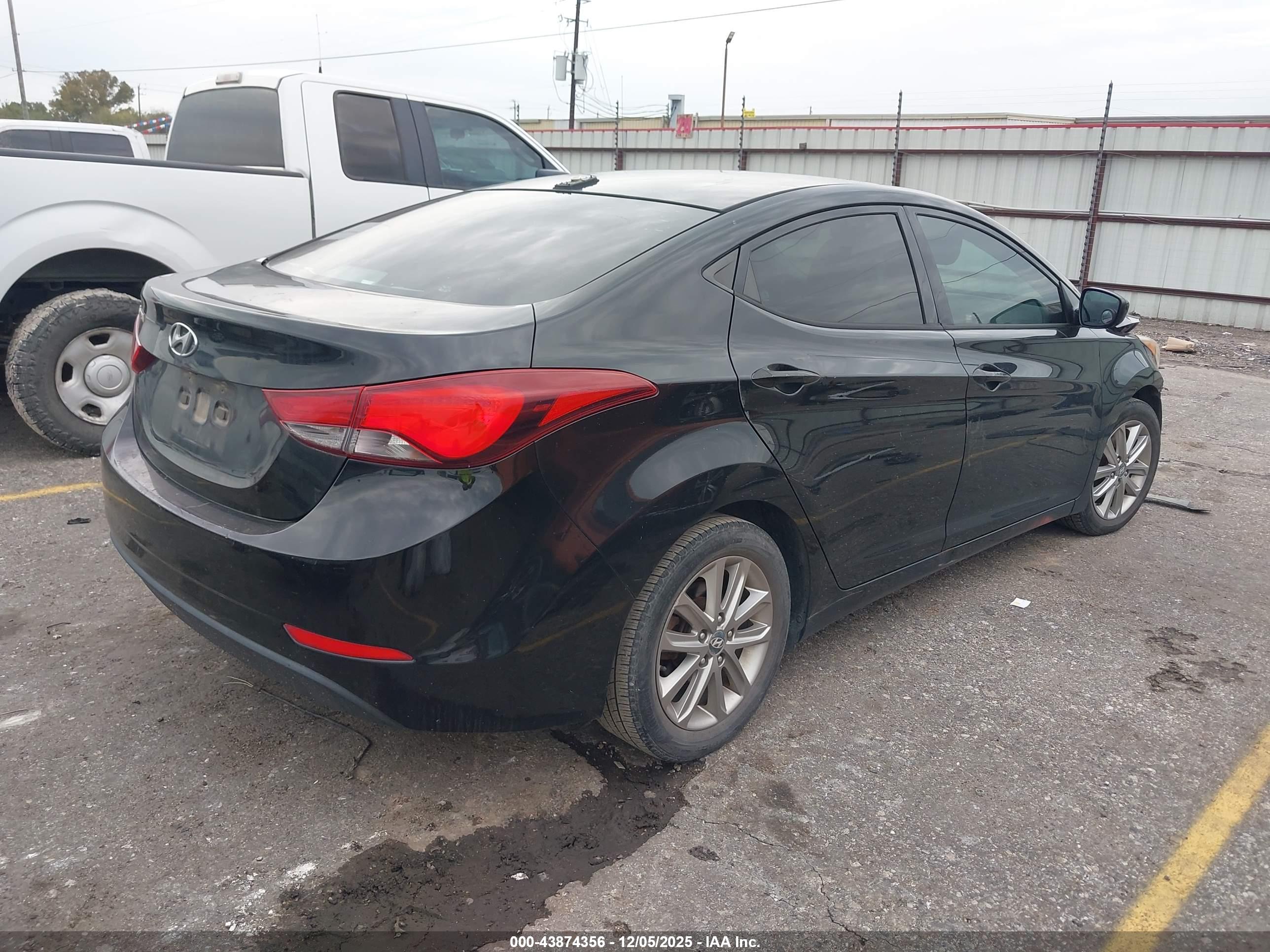 HYUNDAI ELANTRA image 4