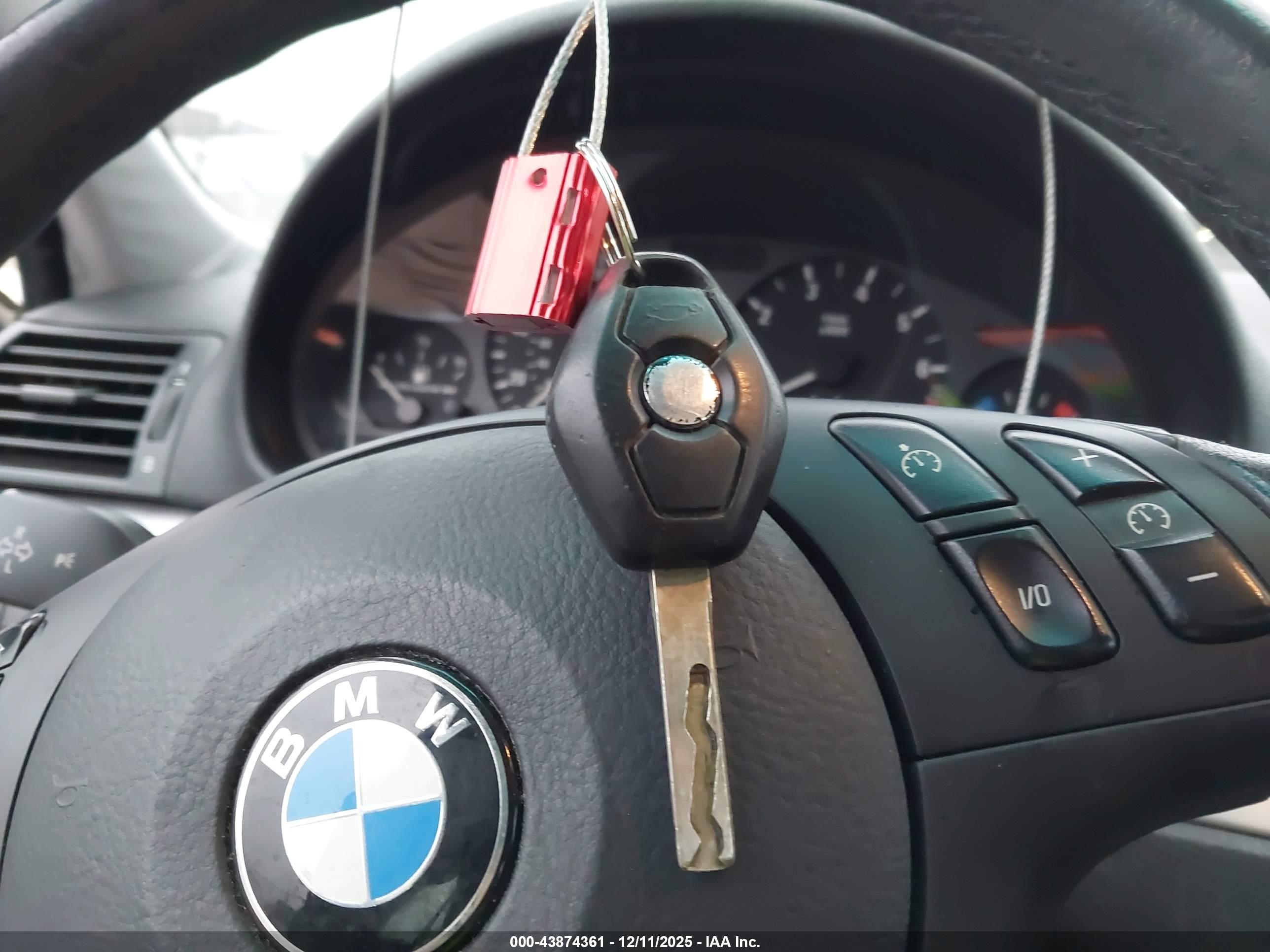 BMW 325I image 11