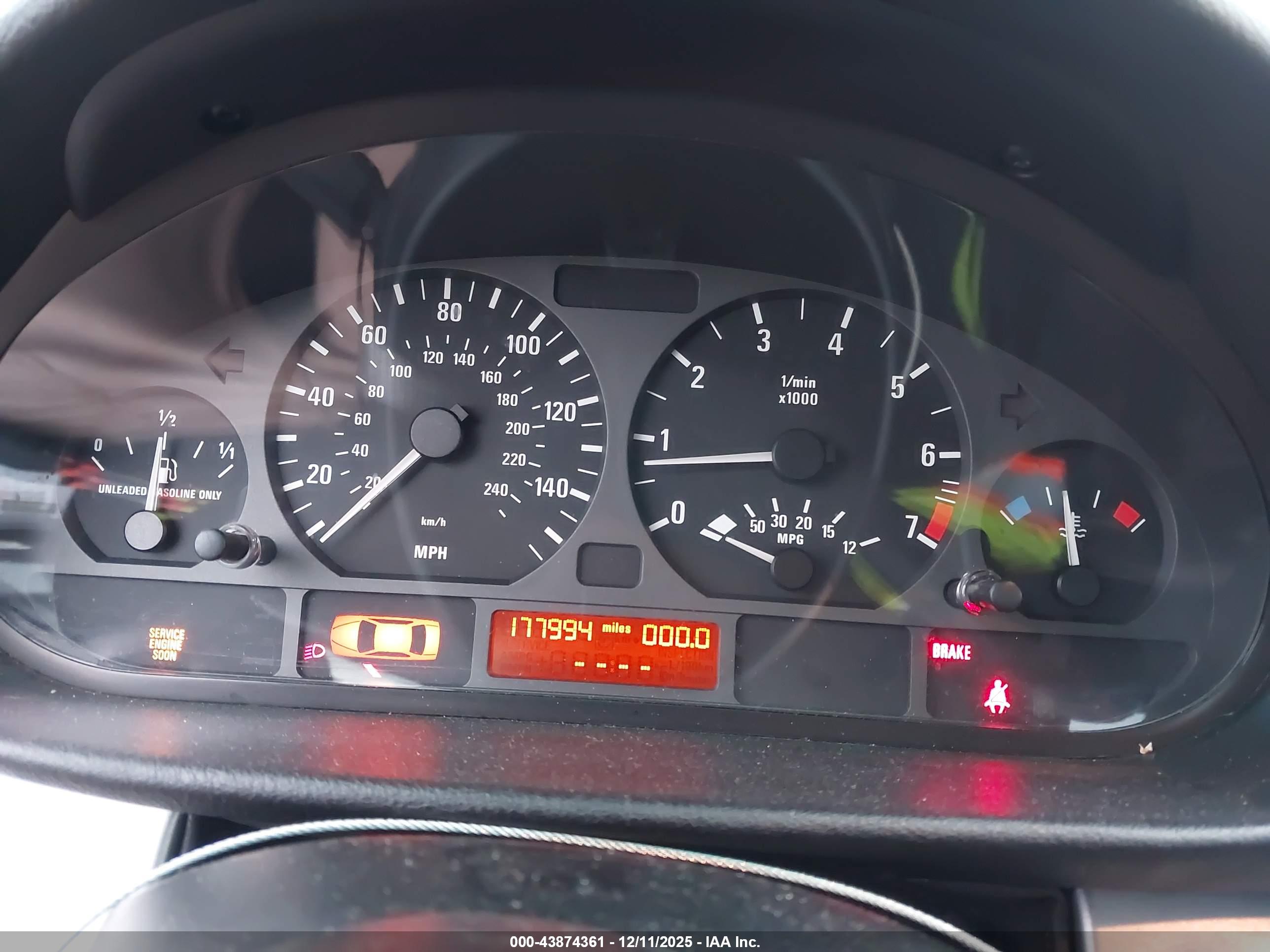 BMW 325I image 7