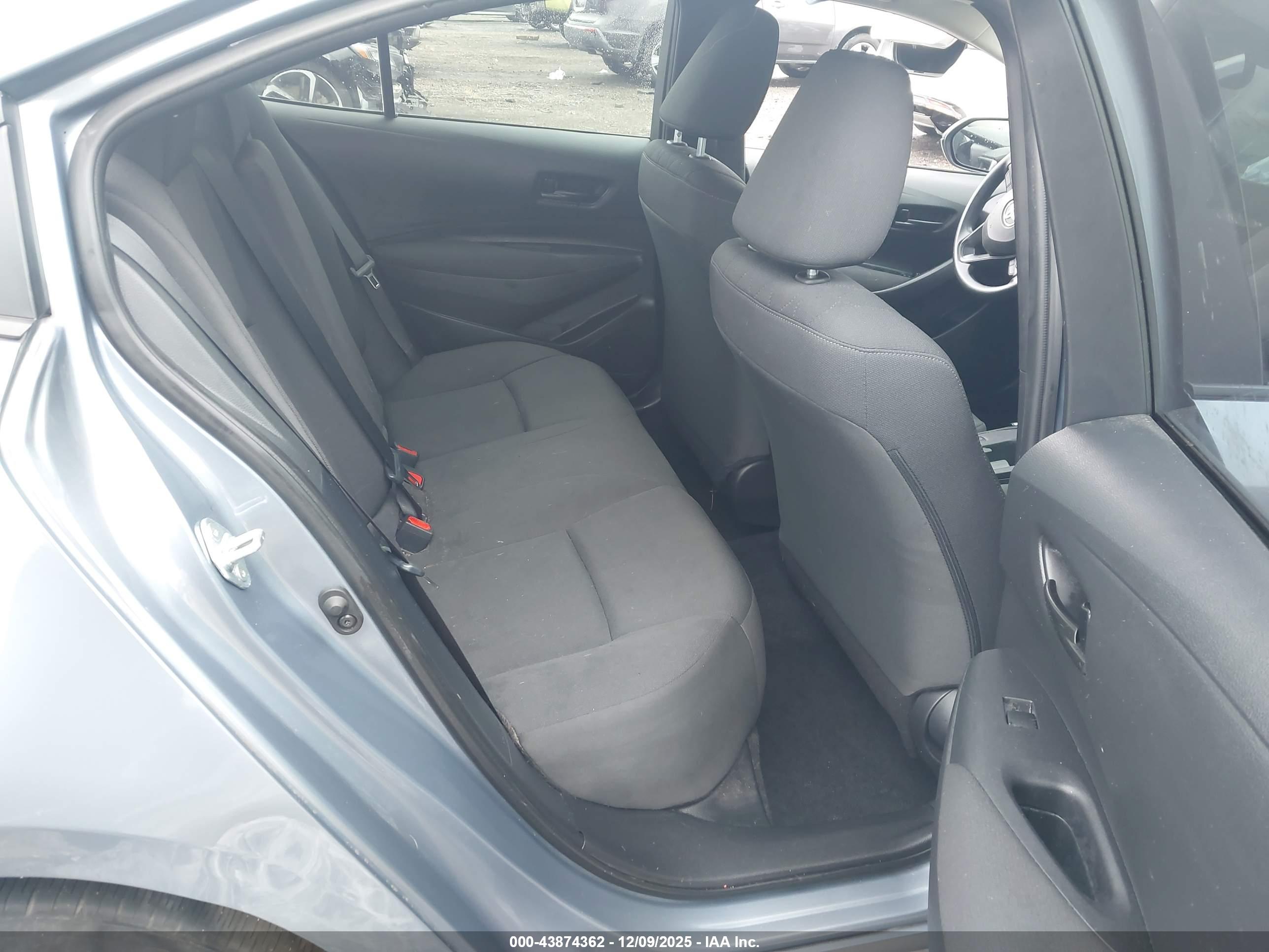 TOYOTA COROLLA image 8