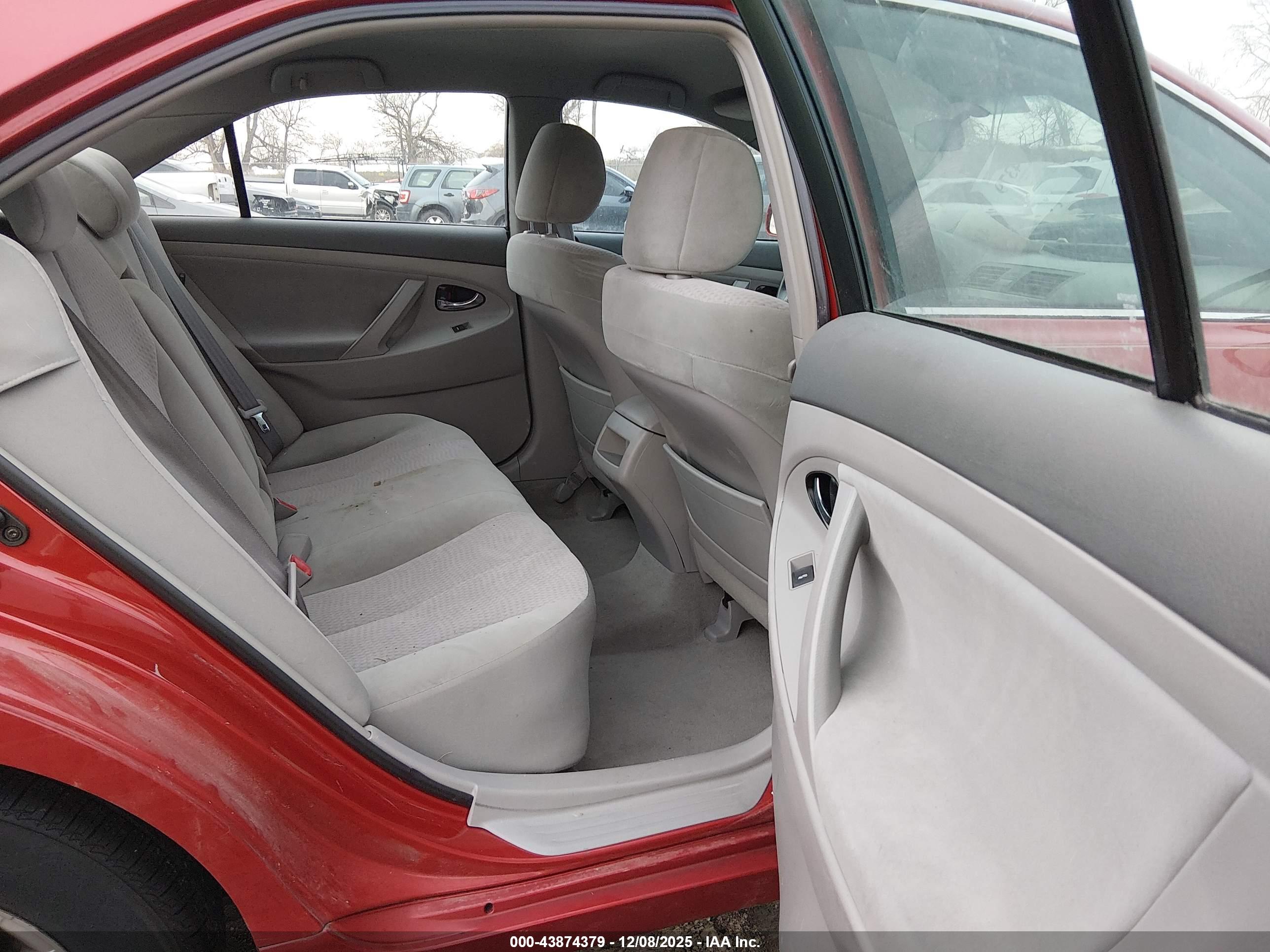 TOYOTA CAMRY image 8