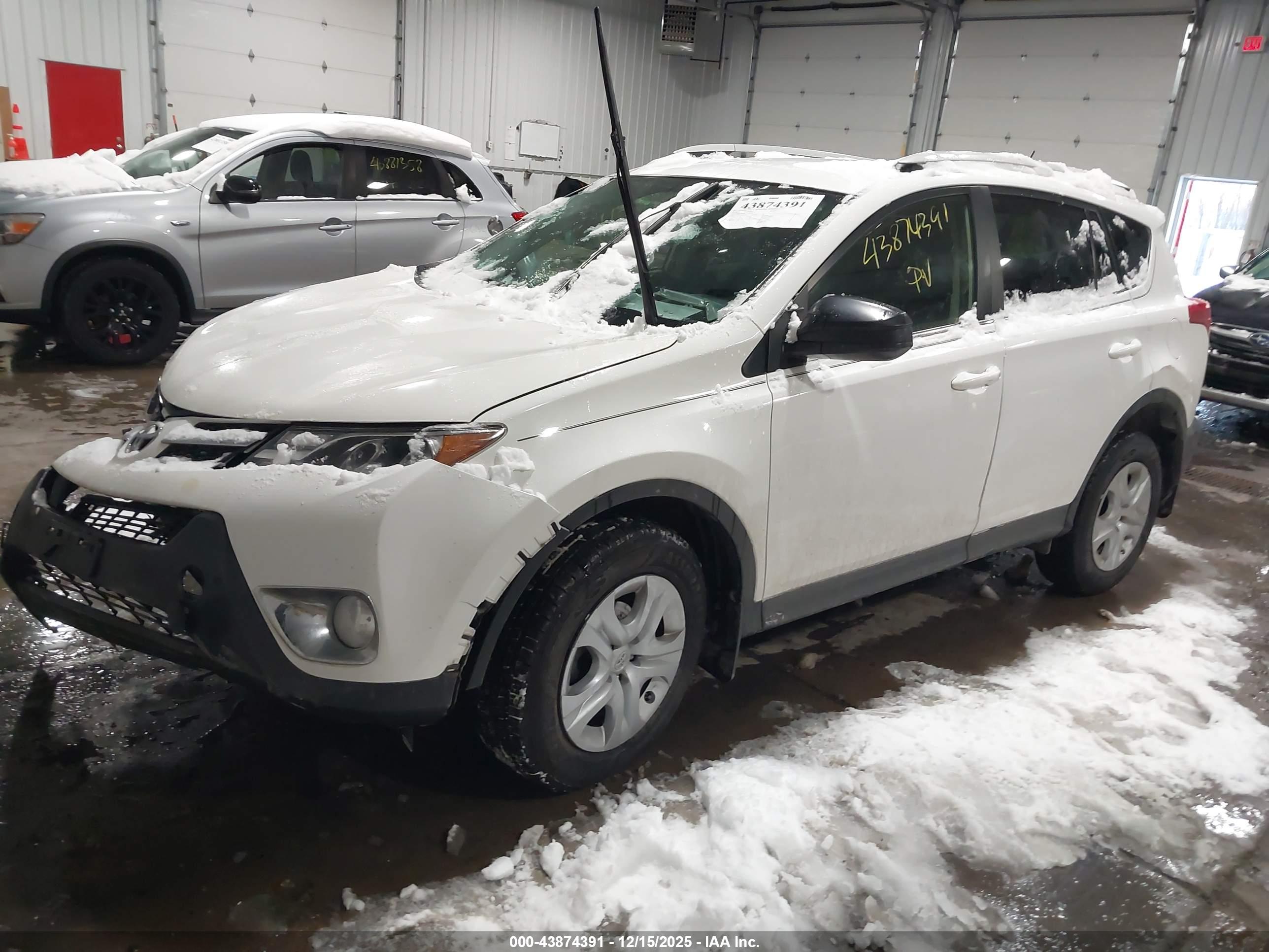 TOYOTA RAV4 image 2