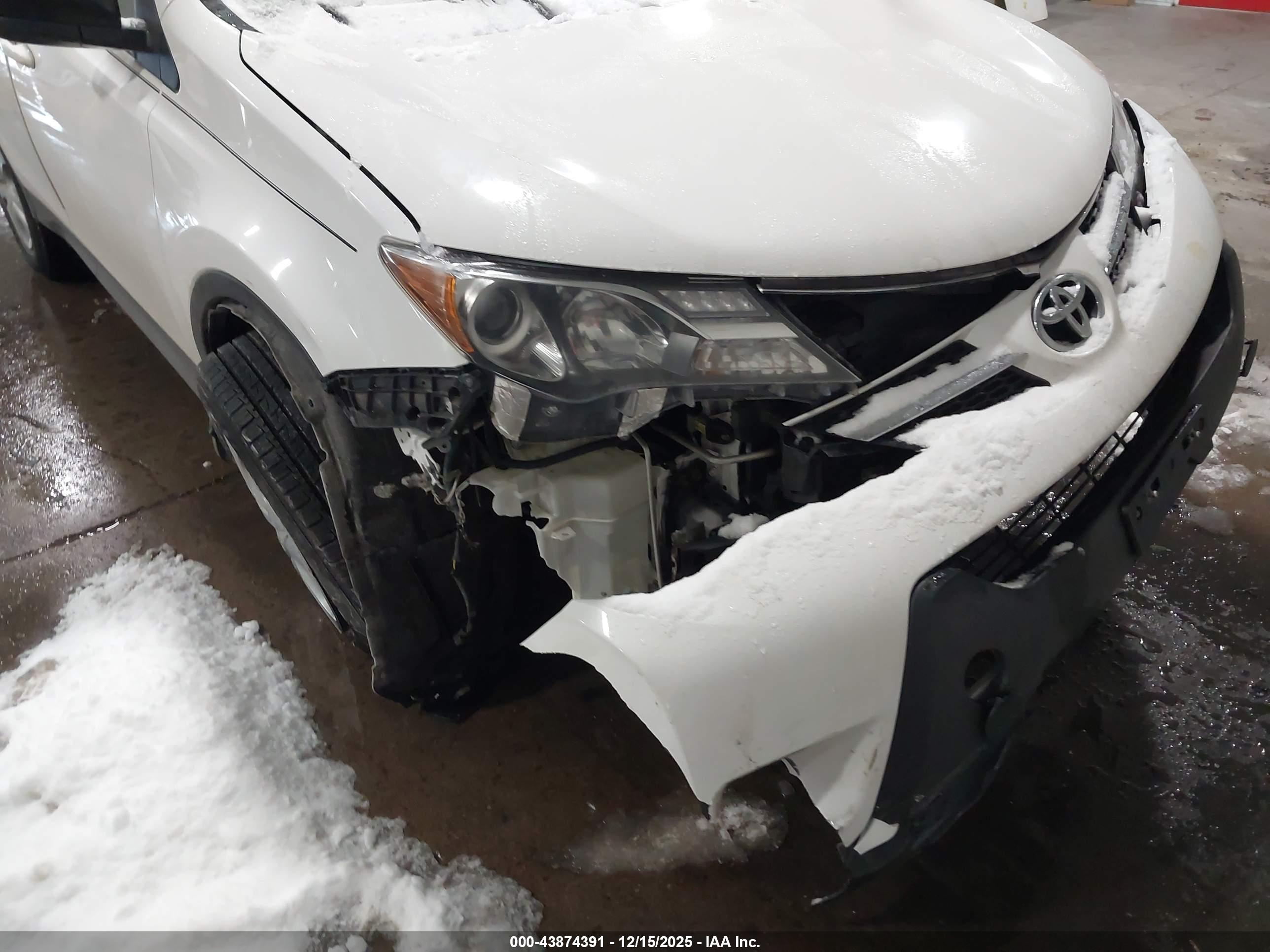 TOYOTA RAV4 image 6
