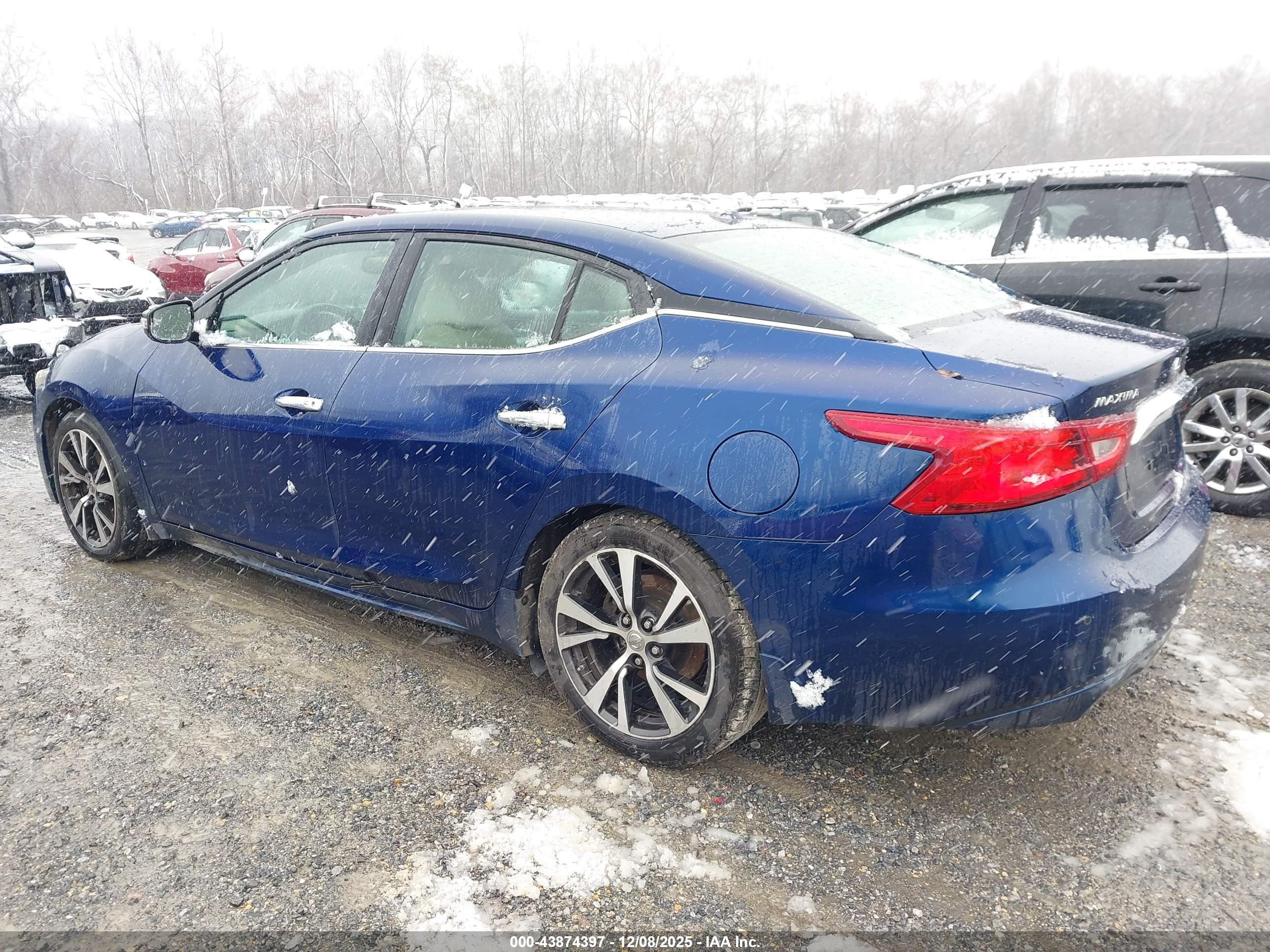 NISSAN MAXIMA image 6