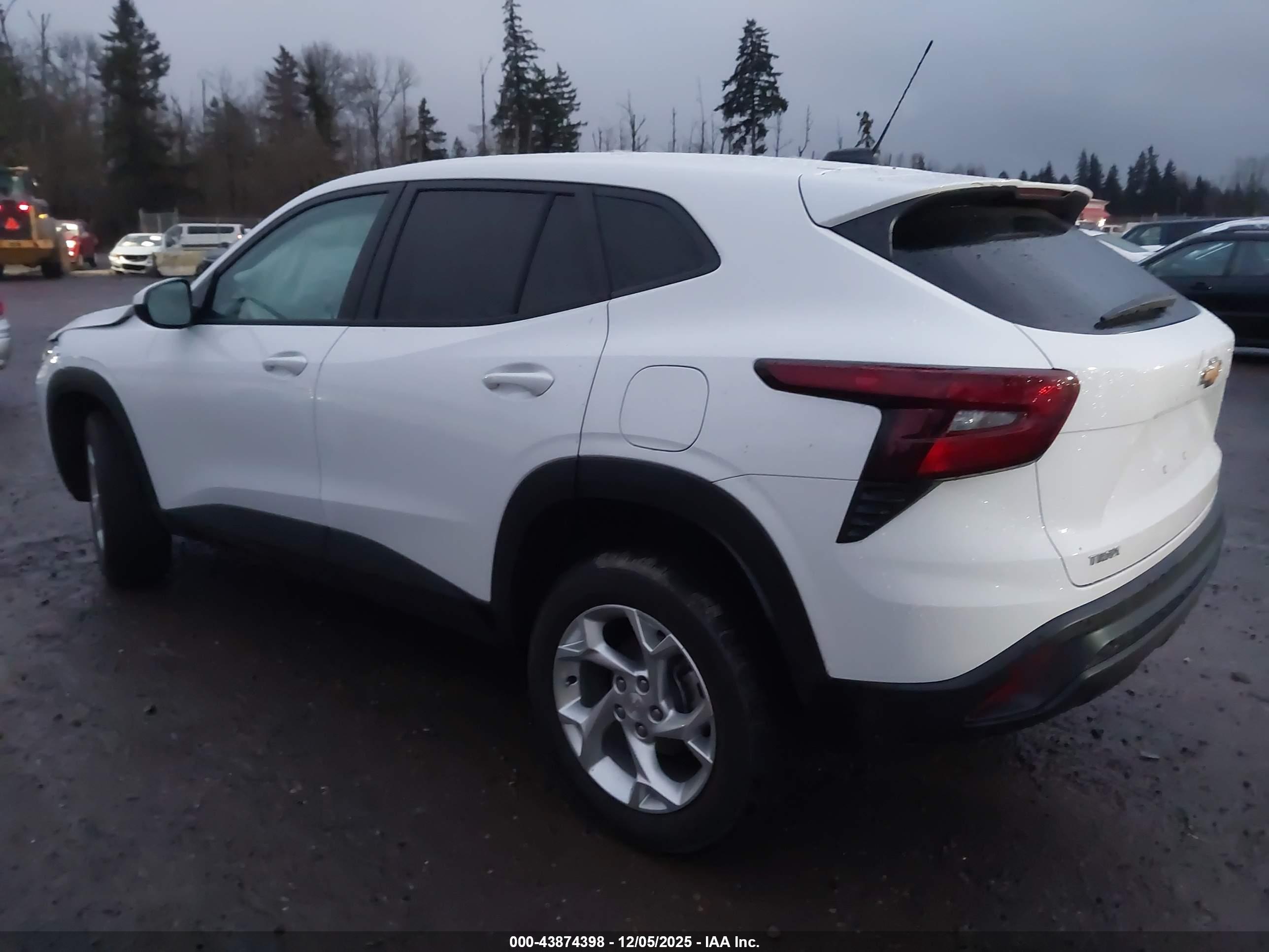 CHEVROLET TRAX image 3