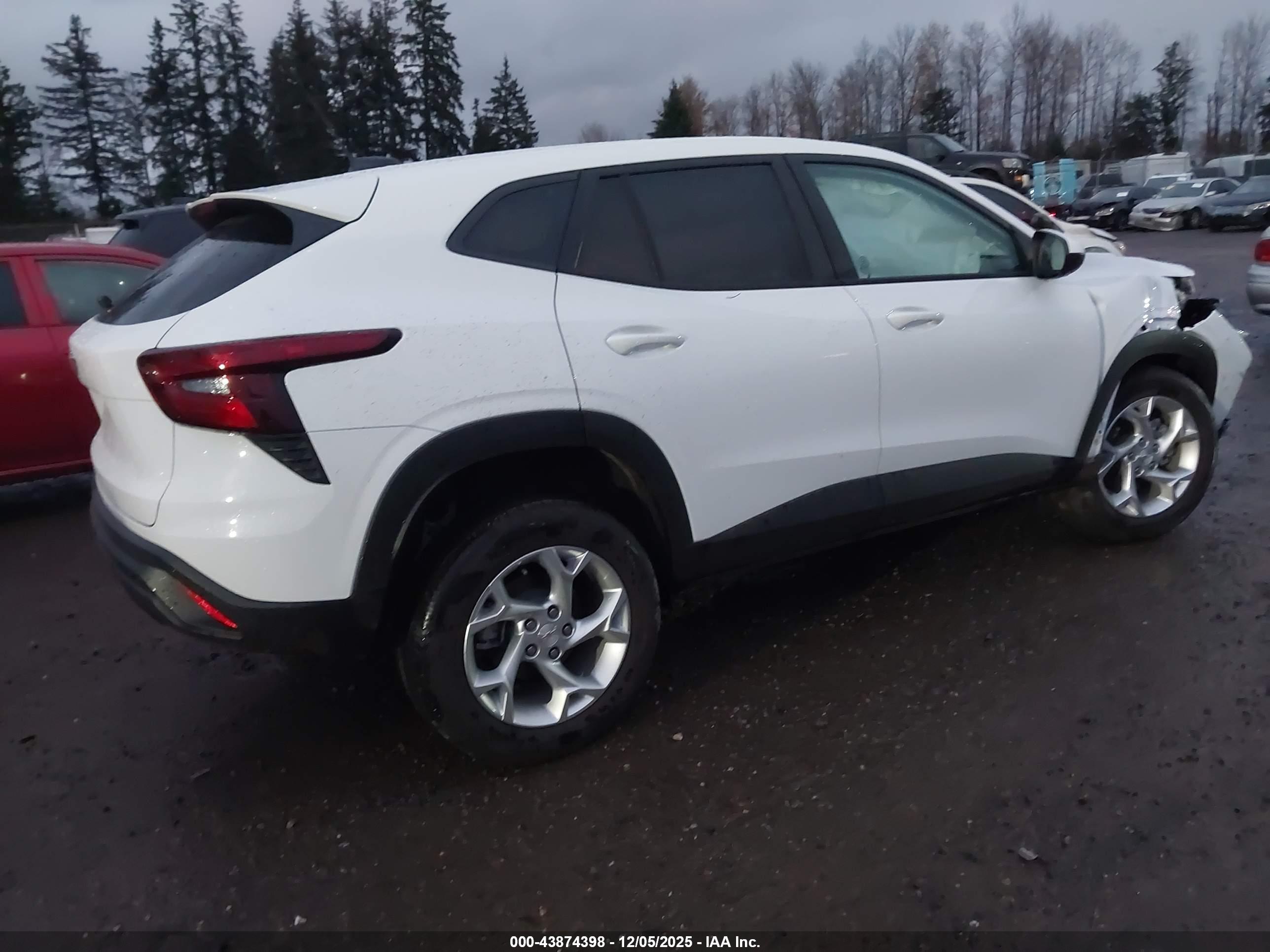 CHEVROLET TRAX image 4