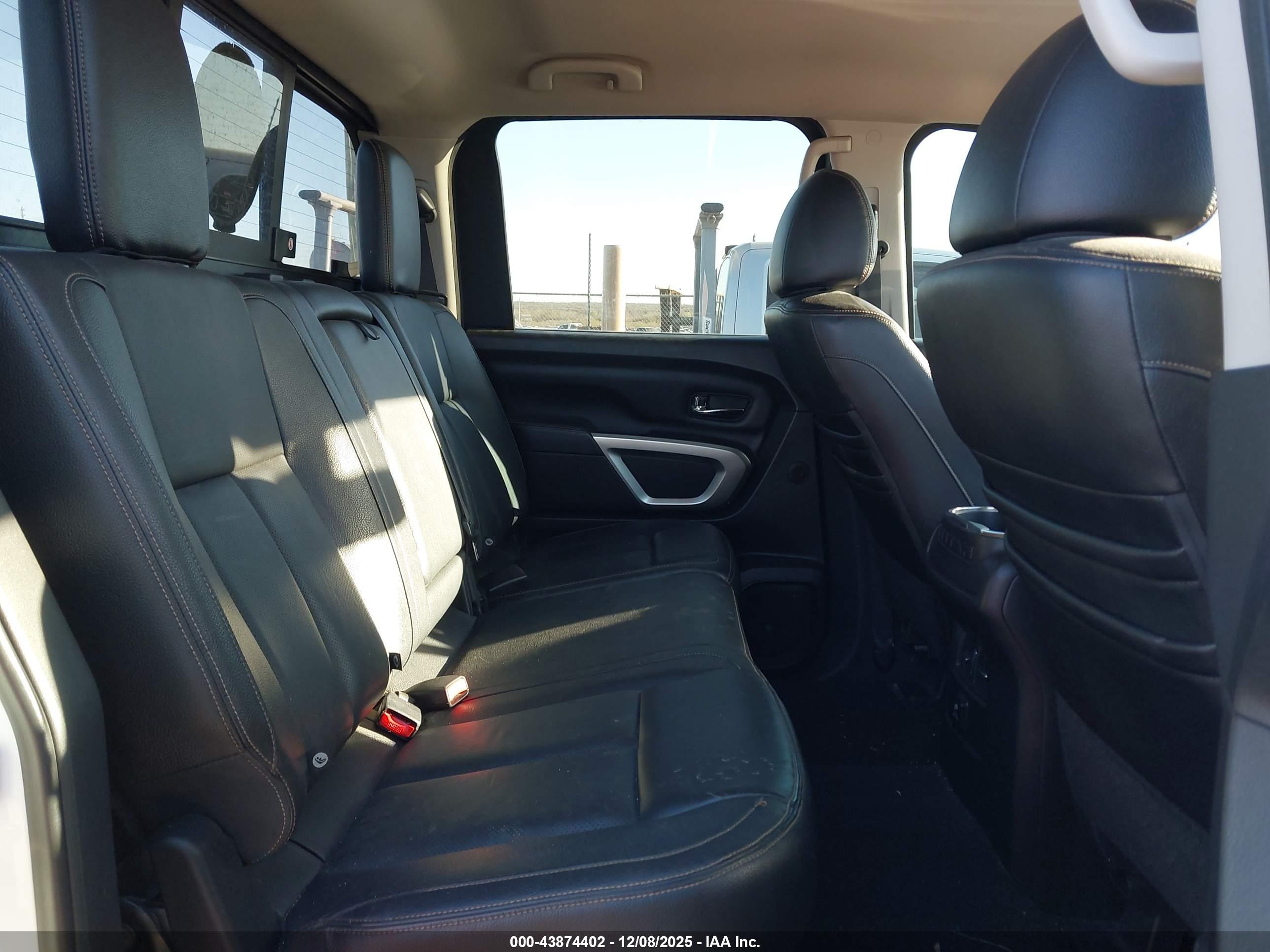 NISSAN TITAN image 8