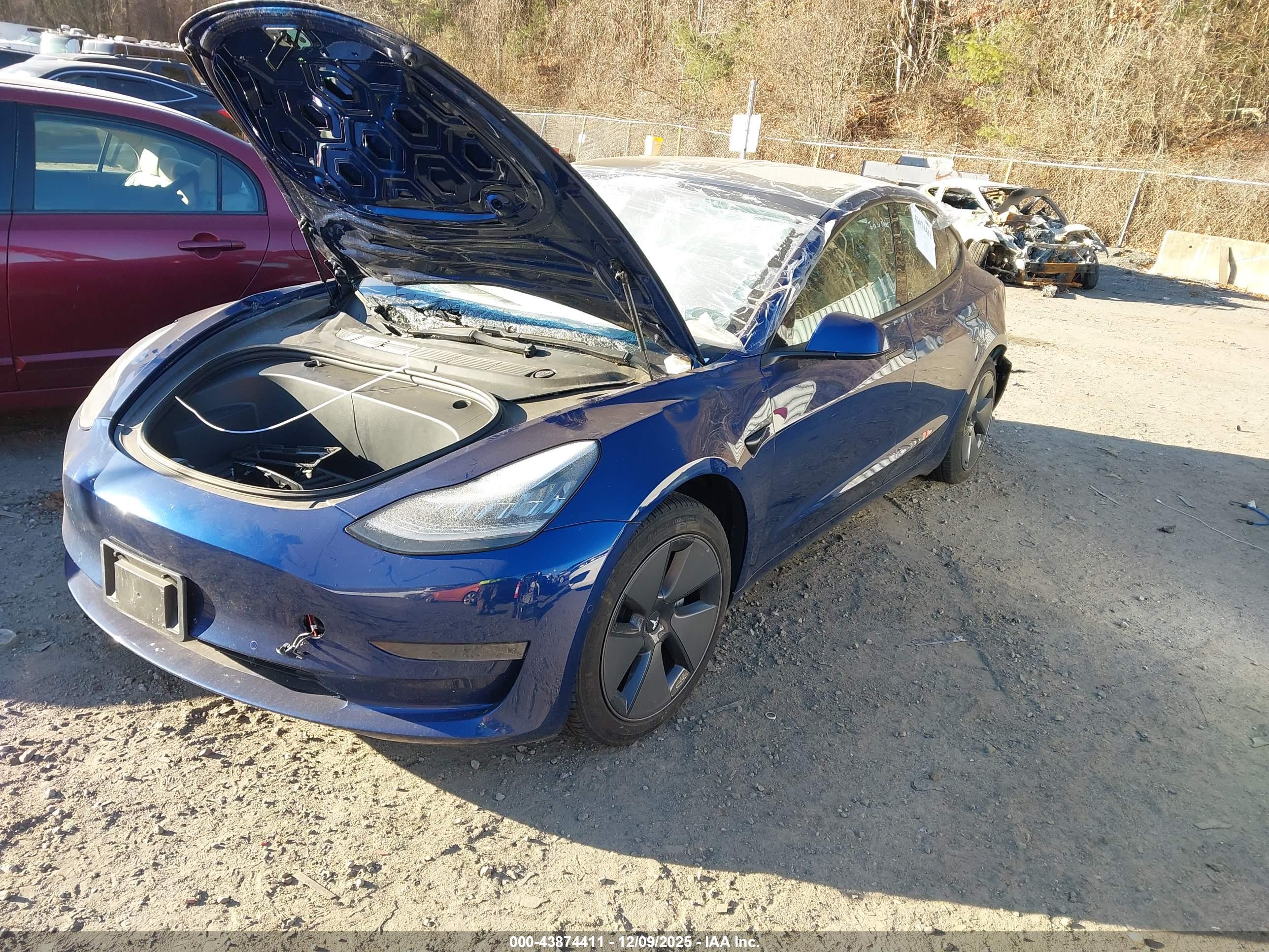 TESLA MODEL image 2