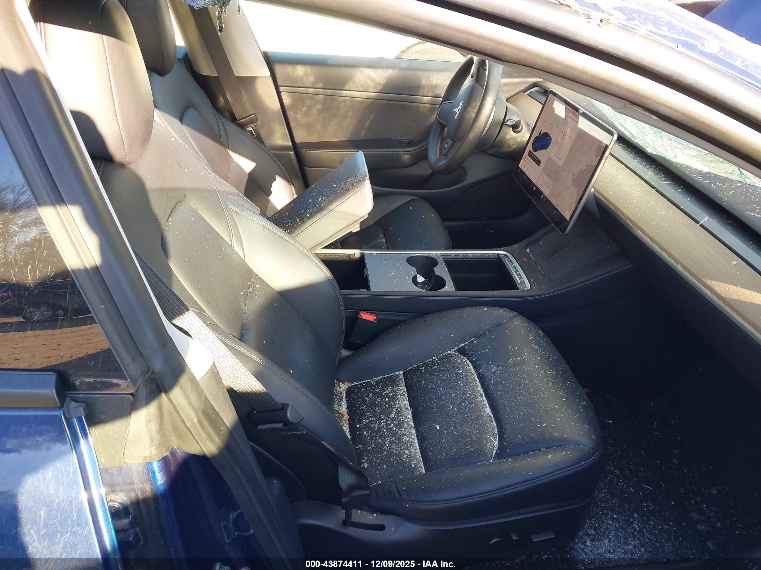 TESLA MODEL image 5