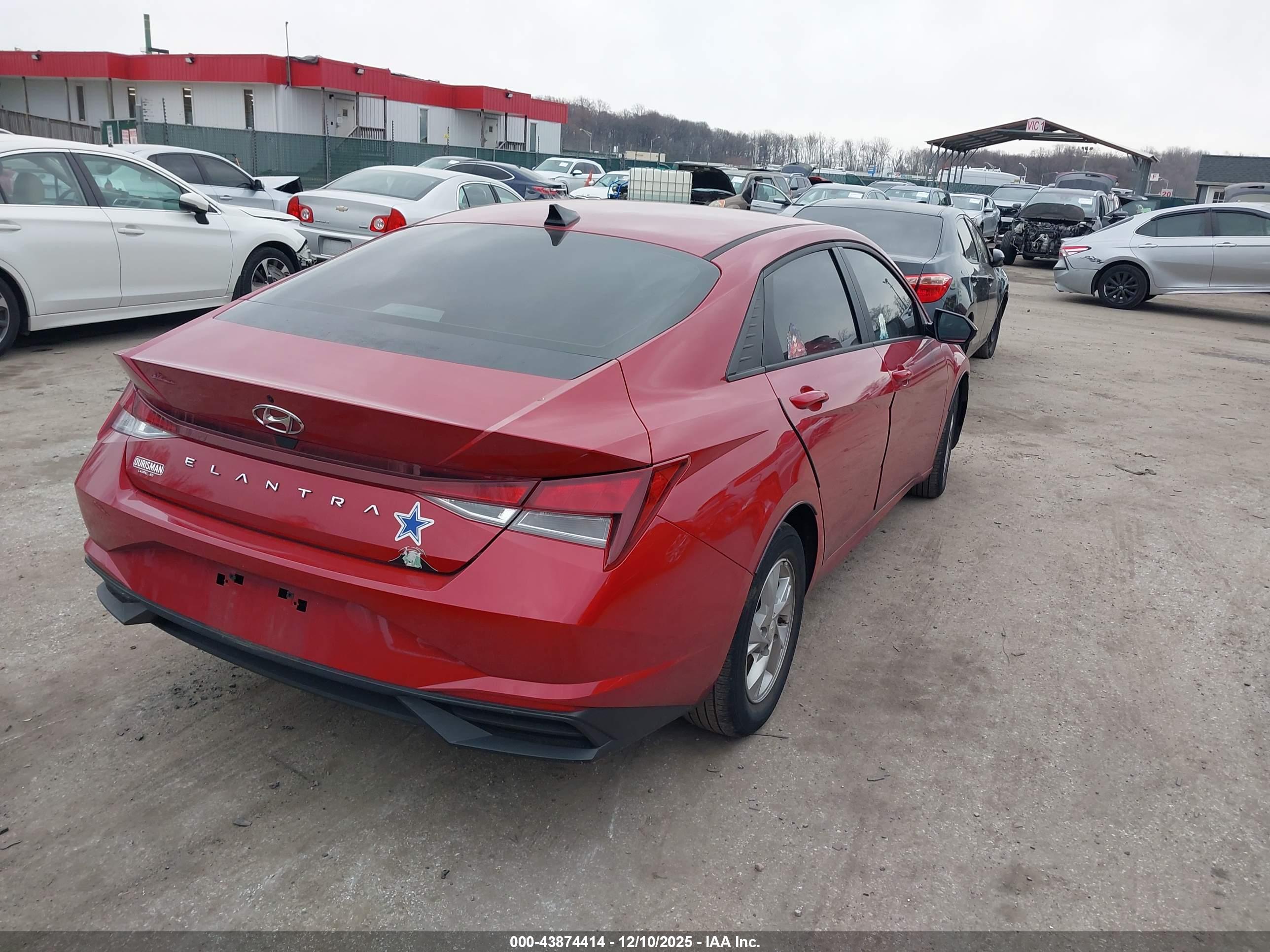 HYUNDAI ELANTRA image 4