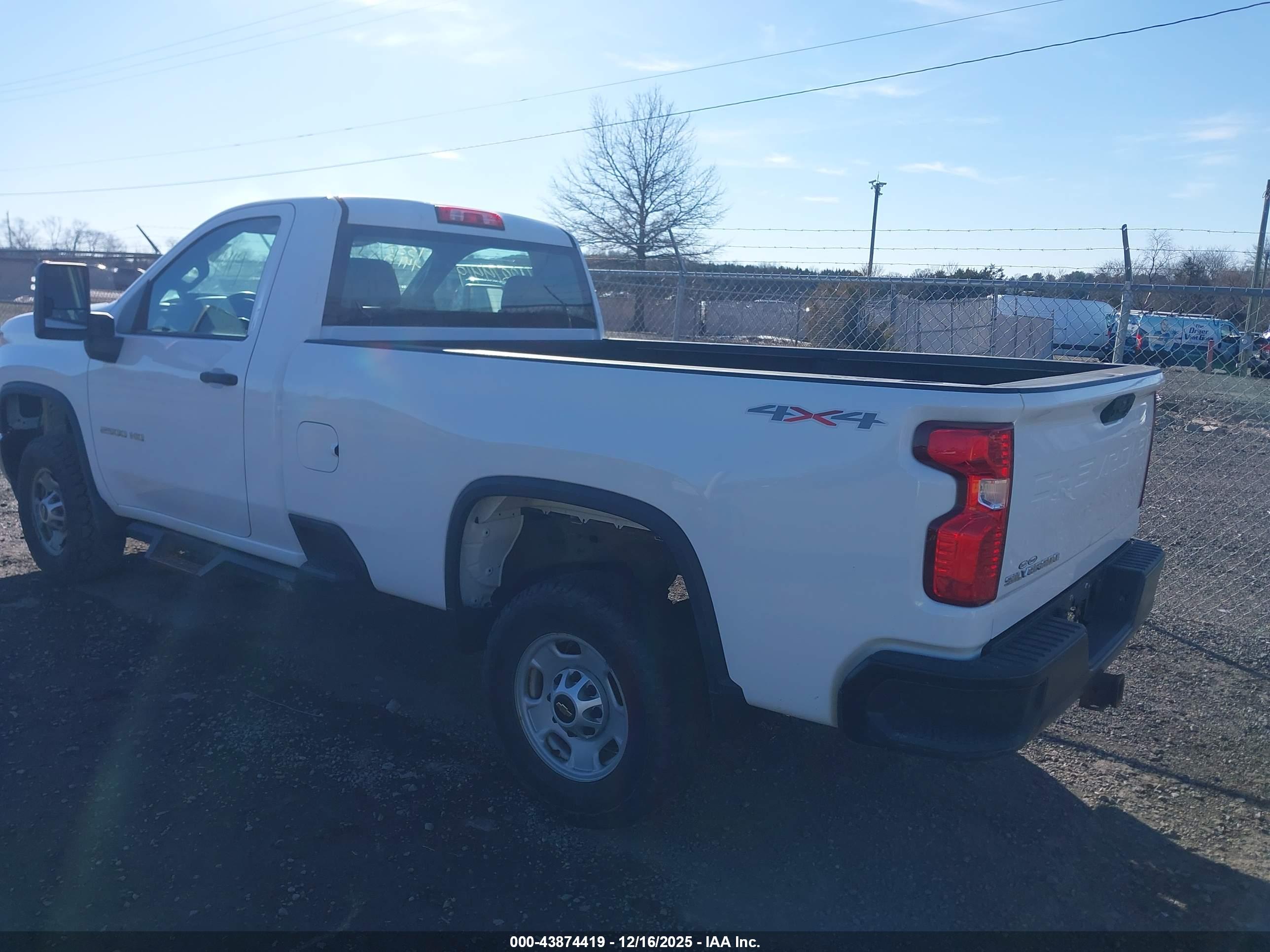CHEVROLET SILVERADO image 3