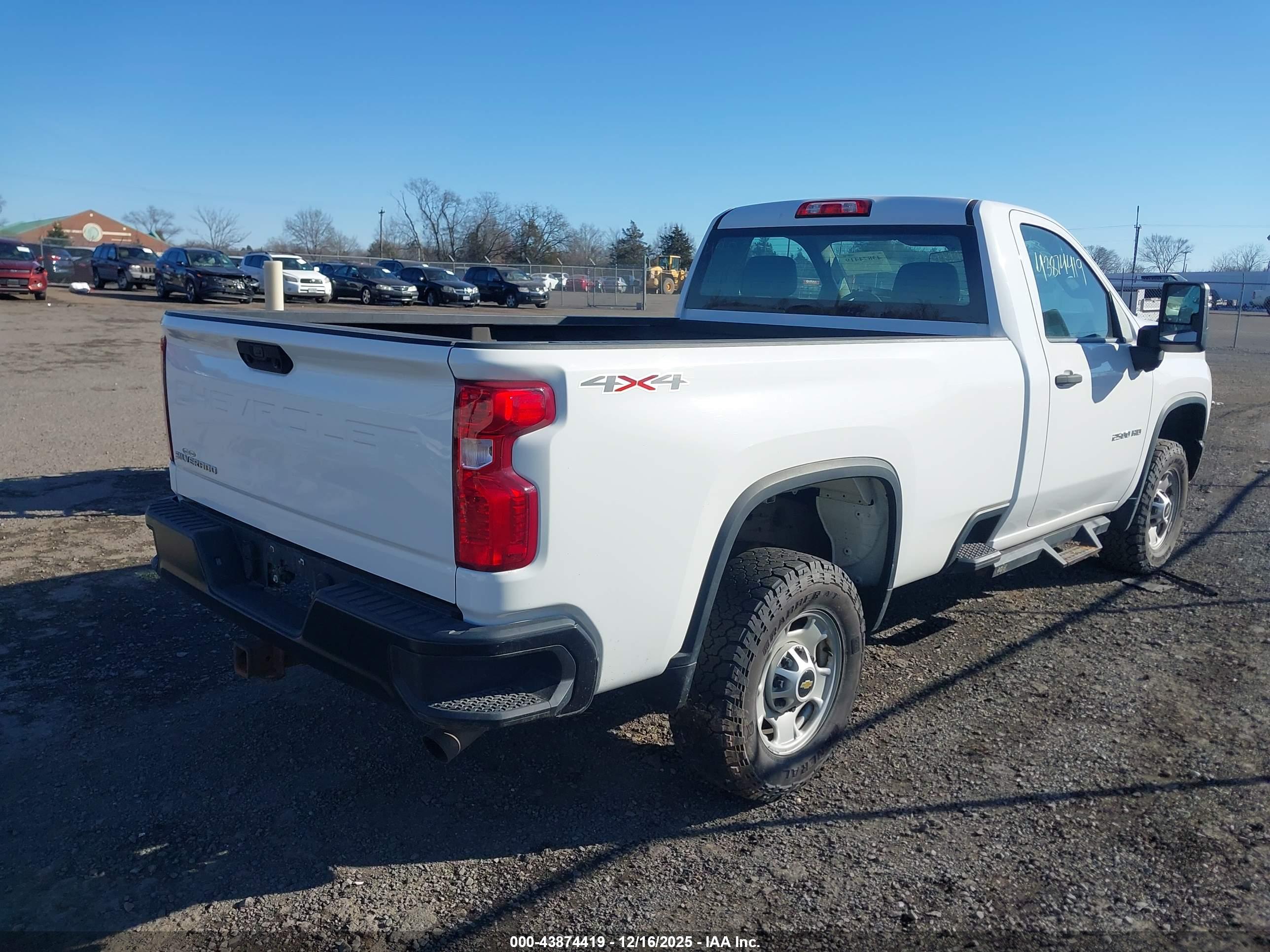CHEVROLET SILVERADO image 4
