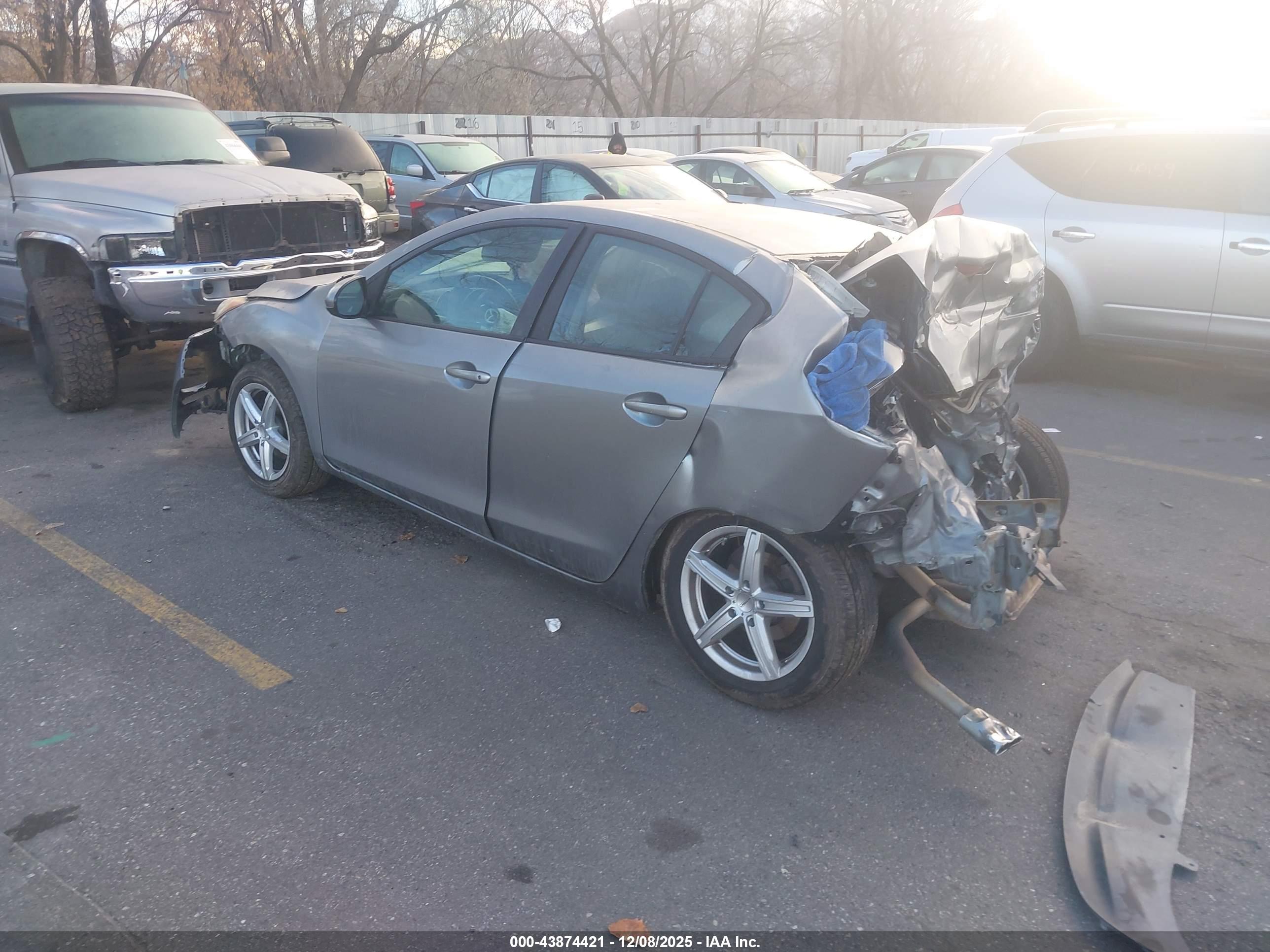 MAZDA MAZDA3 image 3