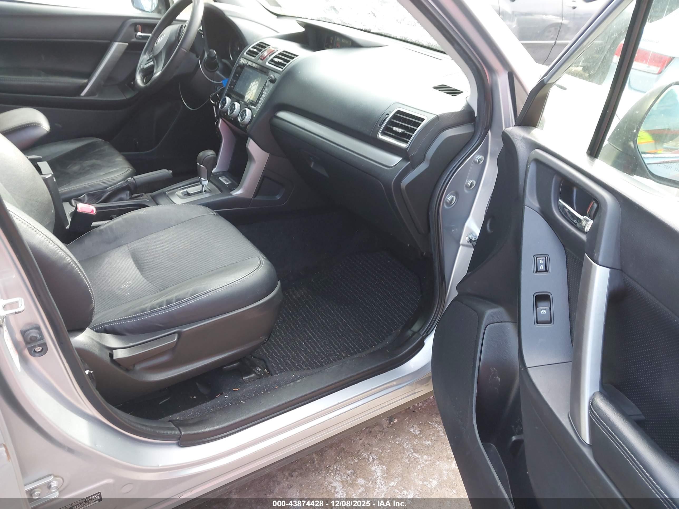 SUBARU FORESTER image 5