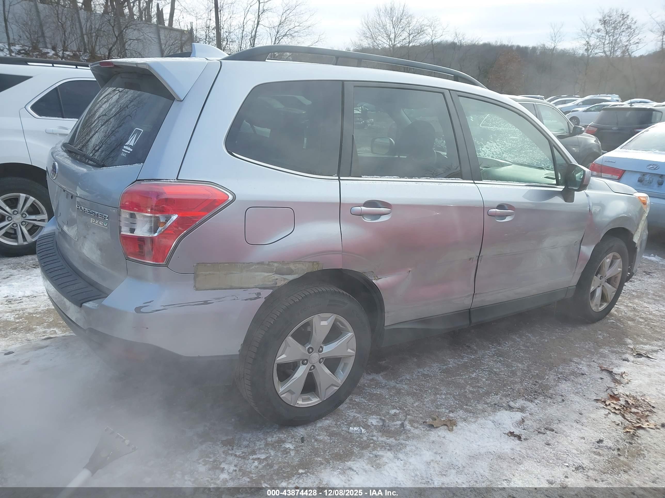 SUBARU FORESTER image 6