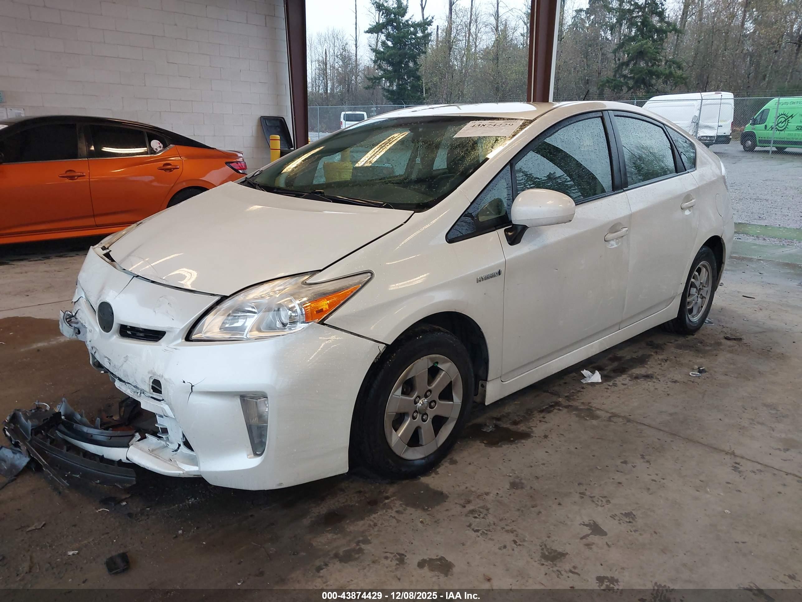 TOYOTA PRIUS image 2