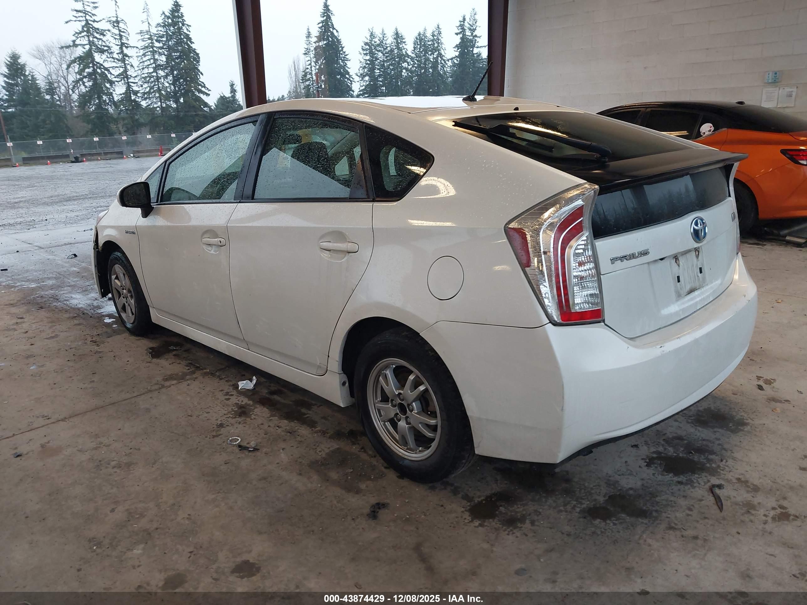 TOYOTA PRIUS image 3