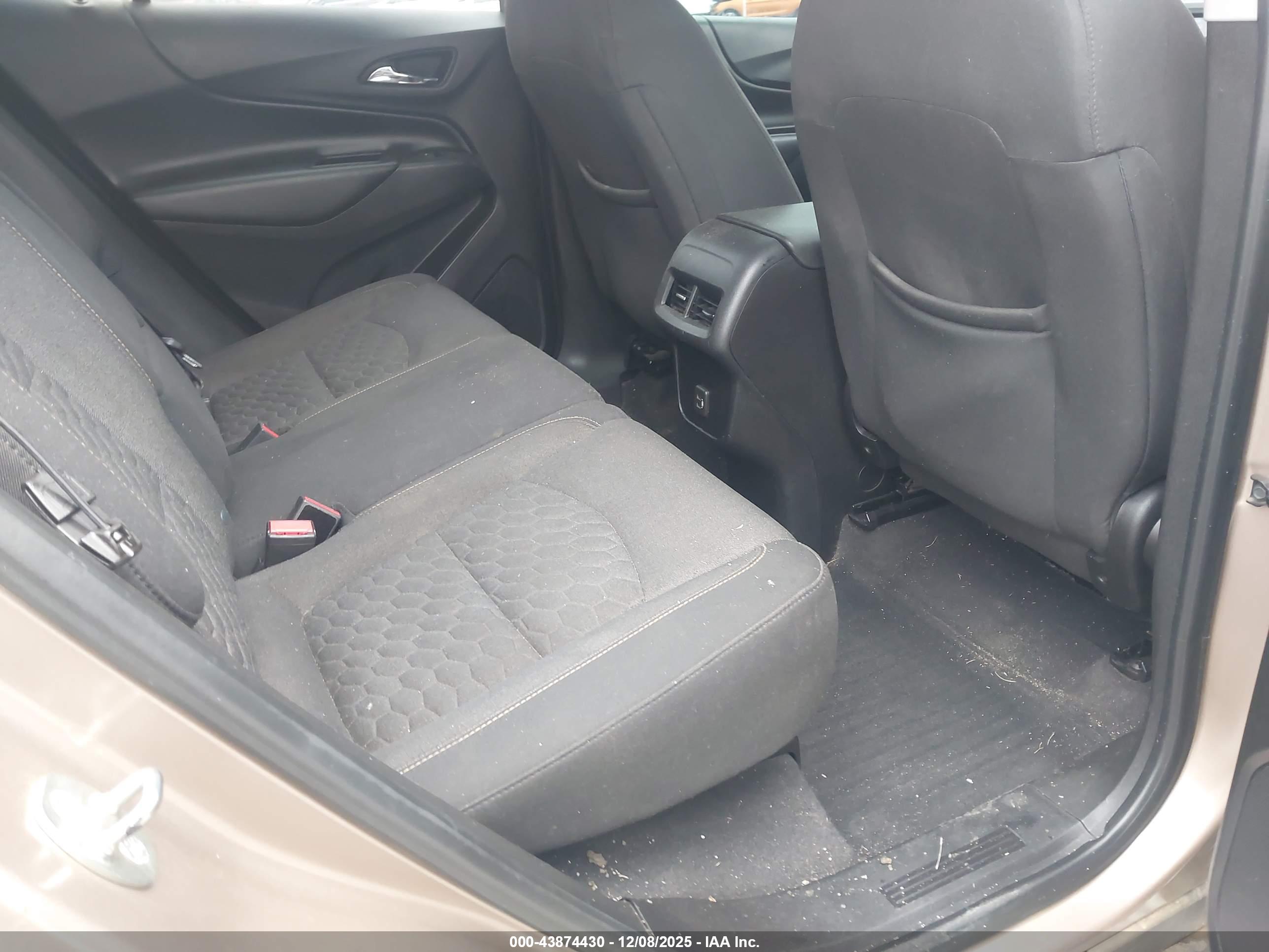 CHEVROLET EQUINOX image 8