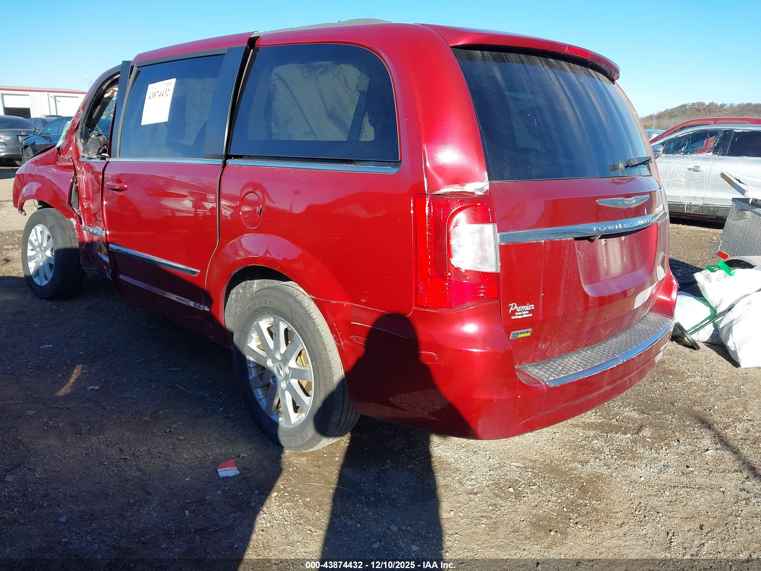 CHRYSLER TOWN image 3