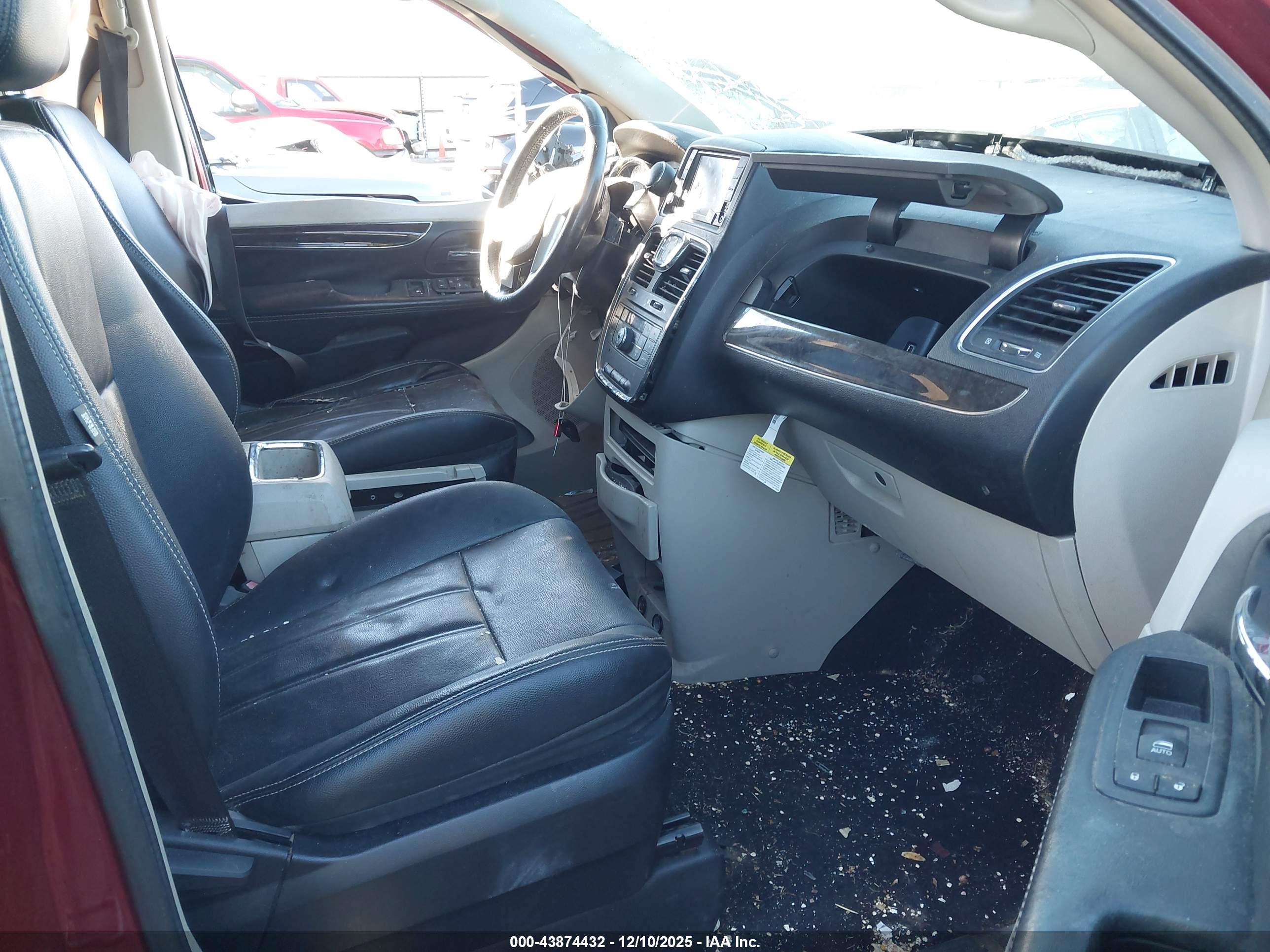 CHRYSLER TOWN image 5
