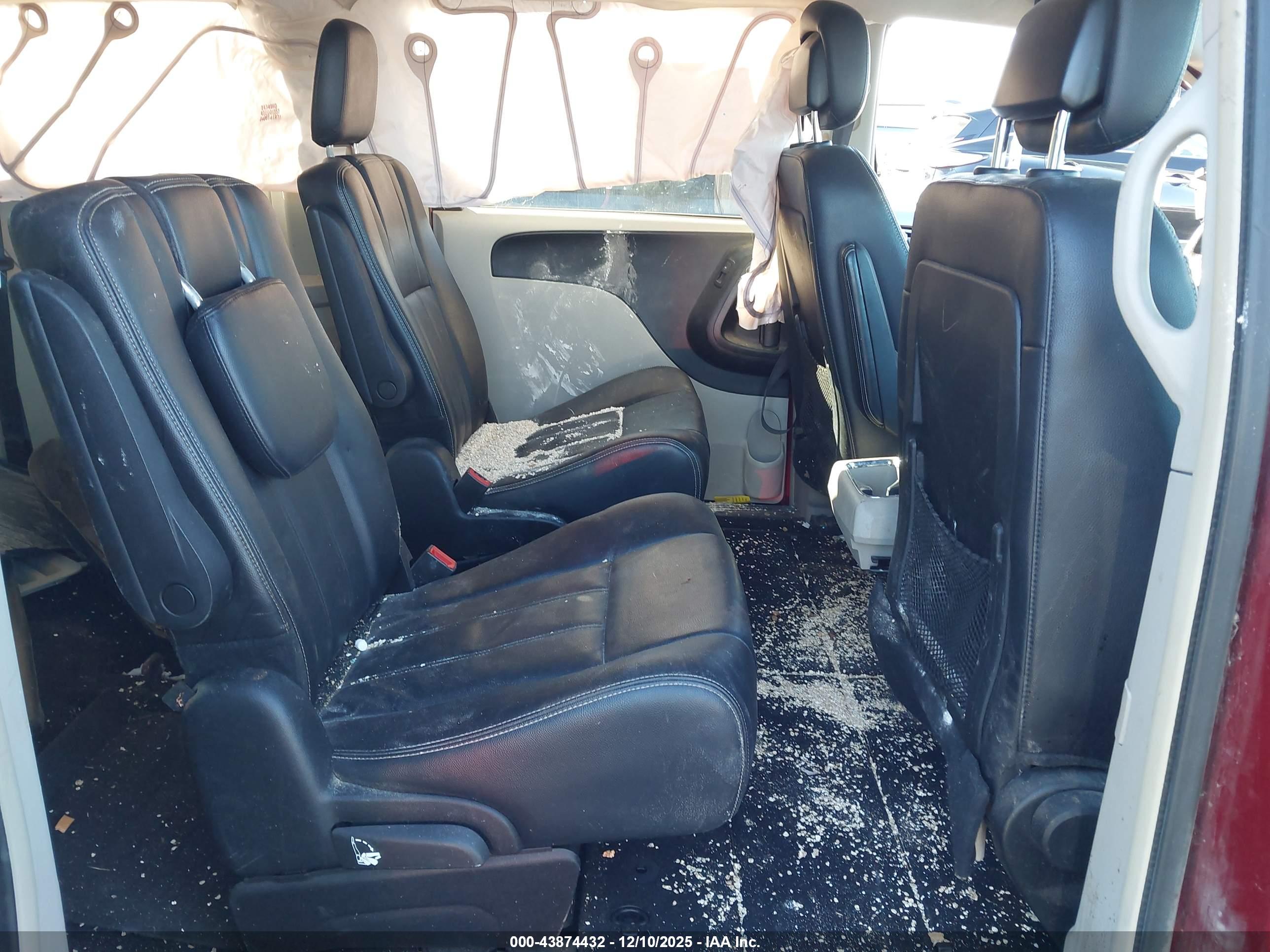 CHRYSLER TOWN image 8