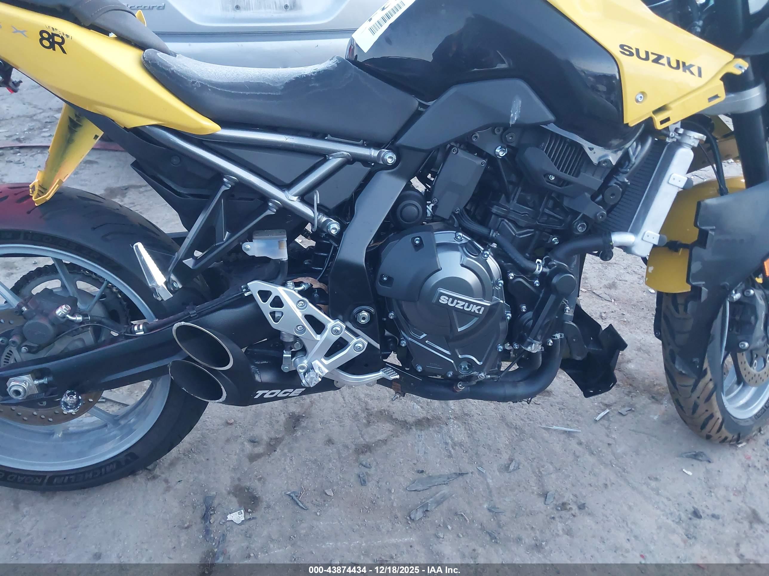 SUZUKI GSX800 image 8