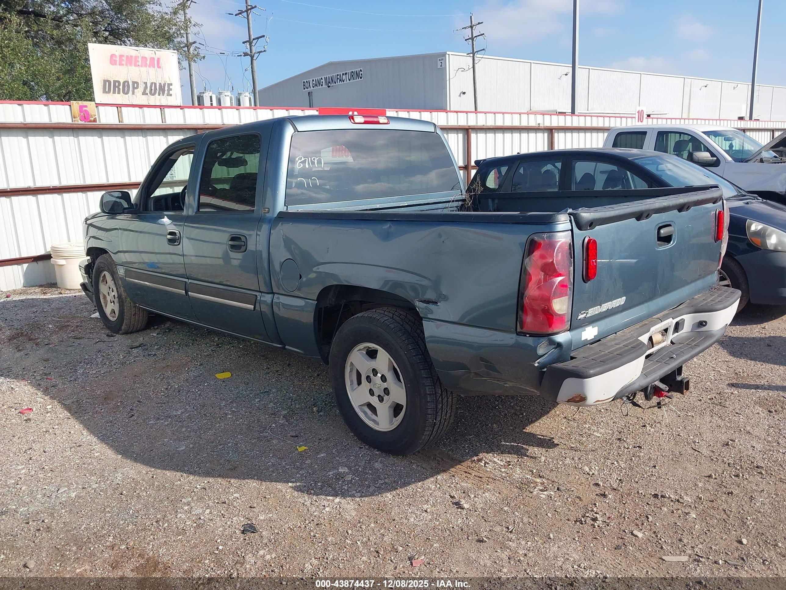 CHEVROLET SILVERADO image 3