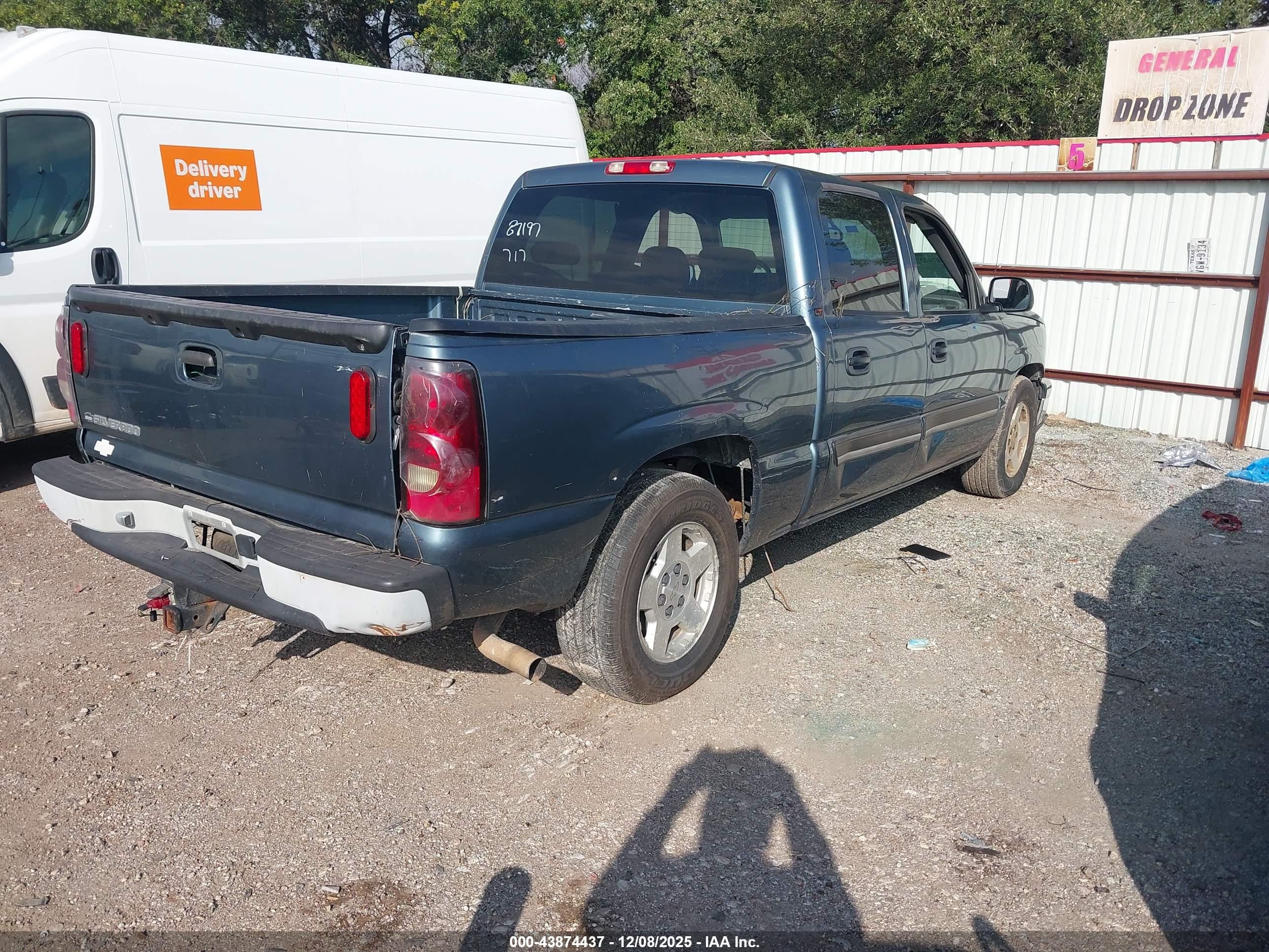 CHEVROLET SILVERADO image 4