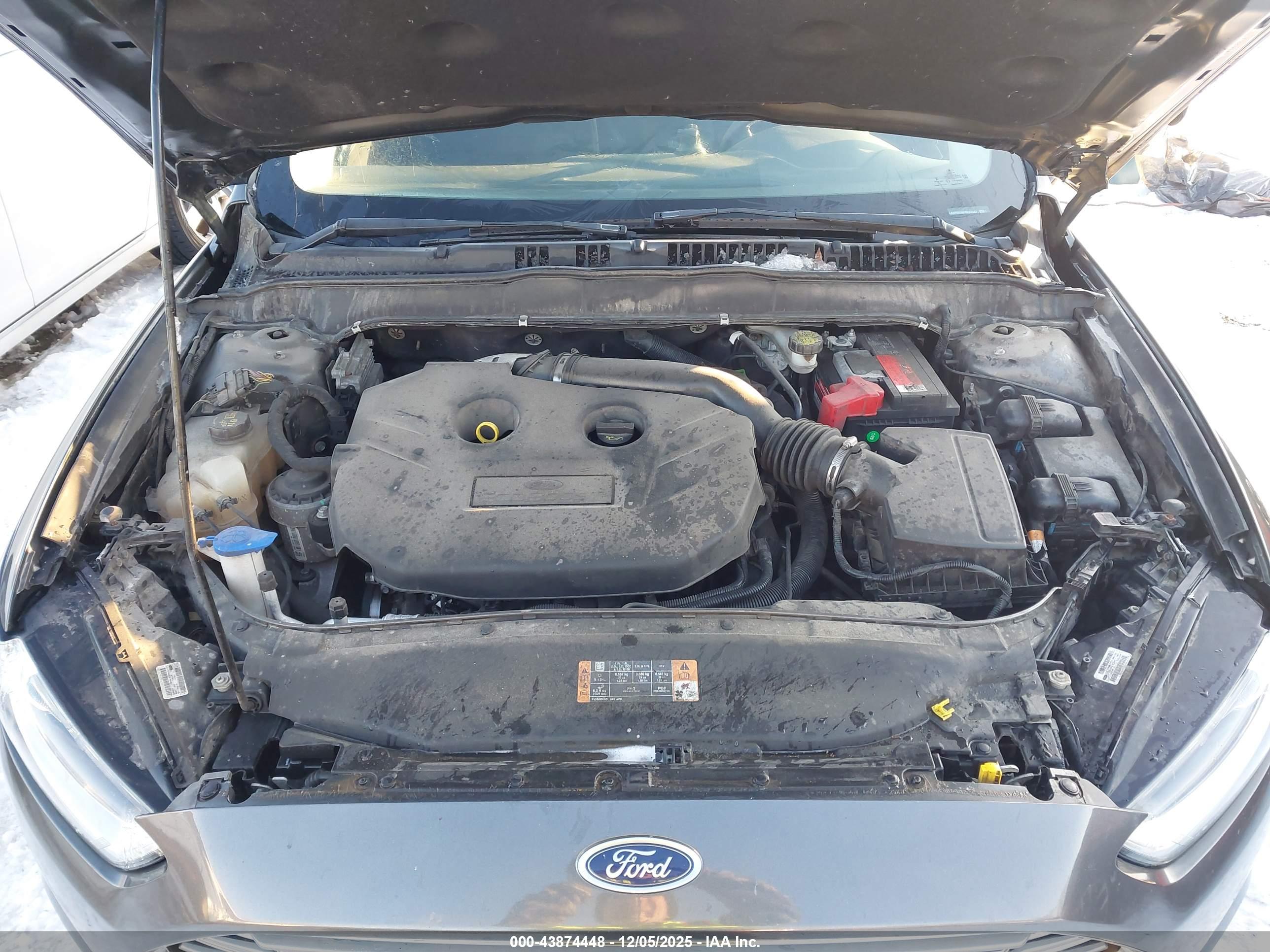 FORD FUSION image 10