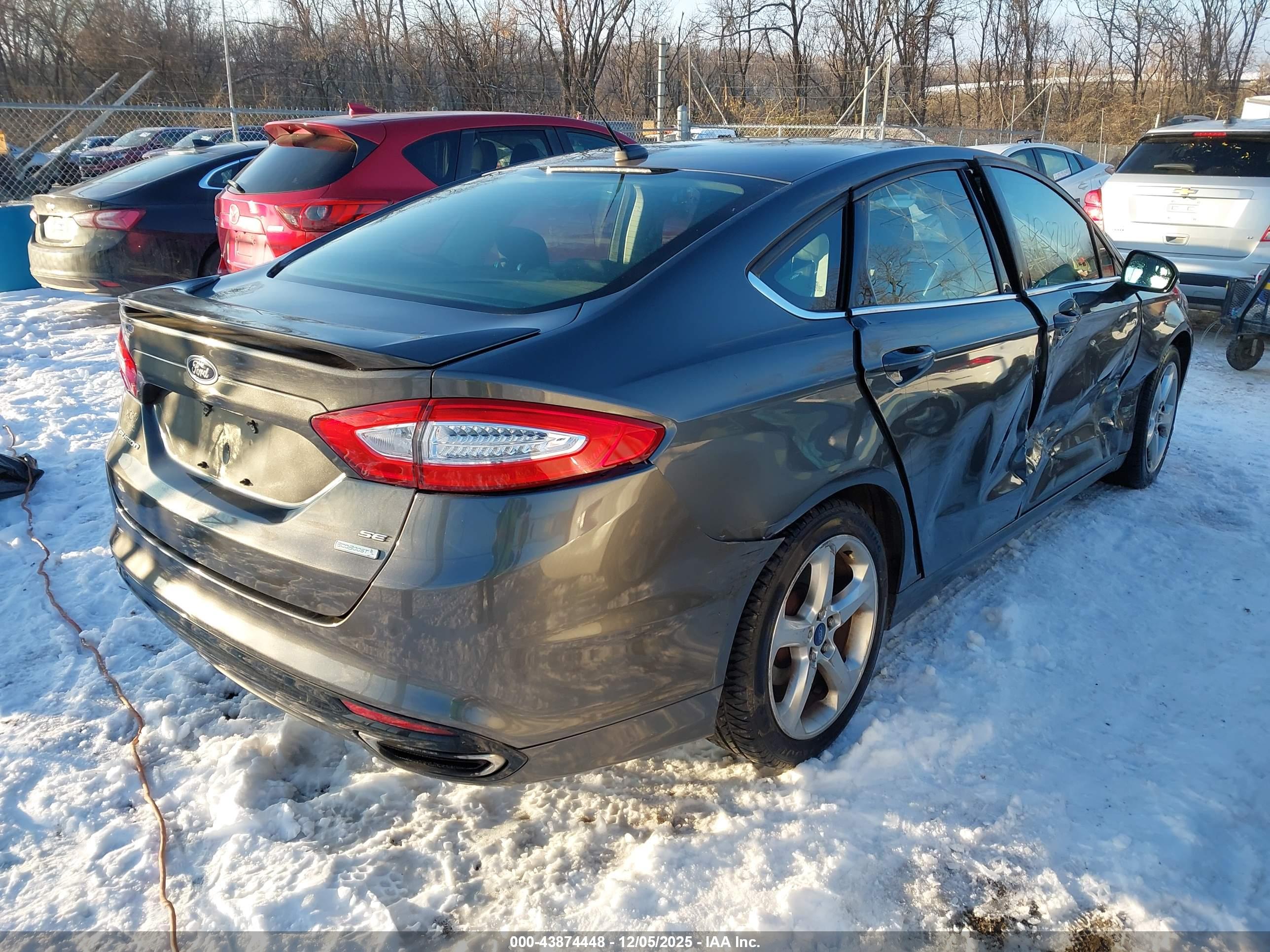 FORD FUSION image 4