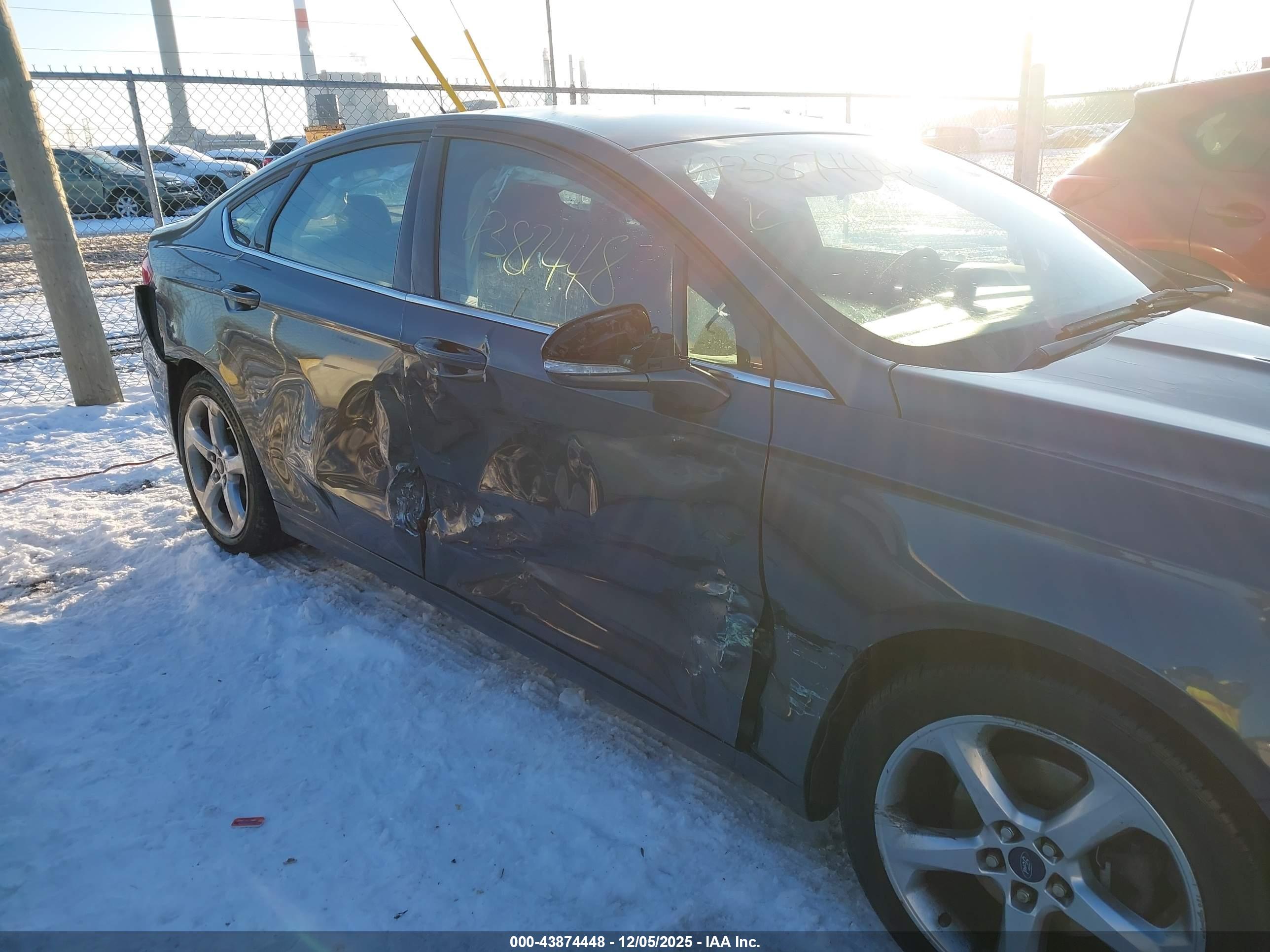 FORD FUSION image 6