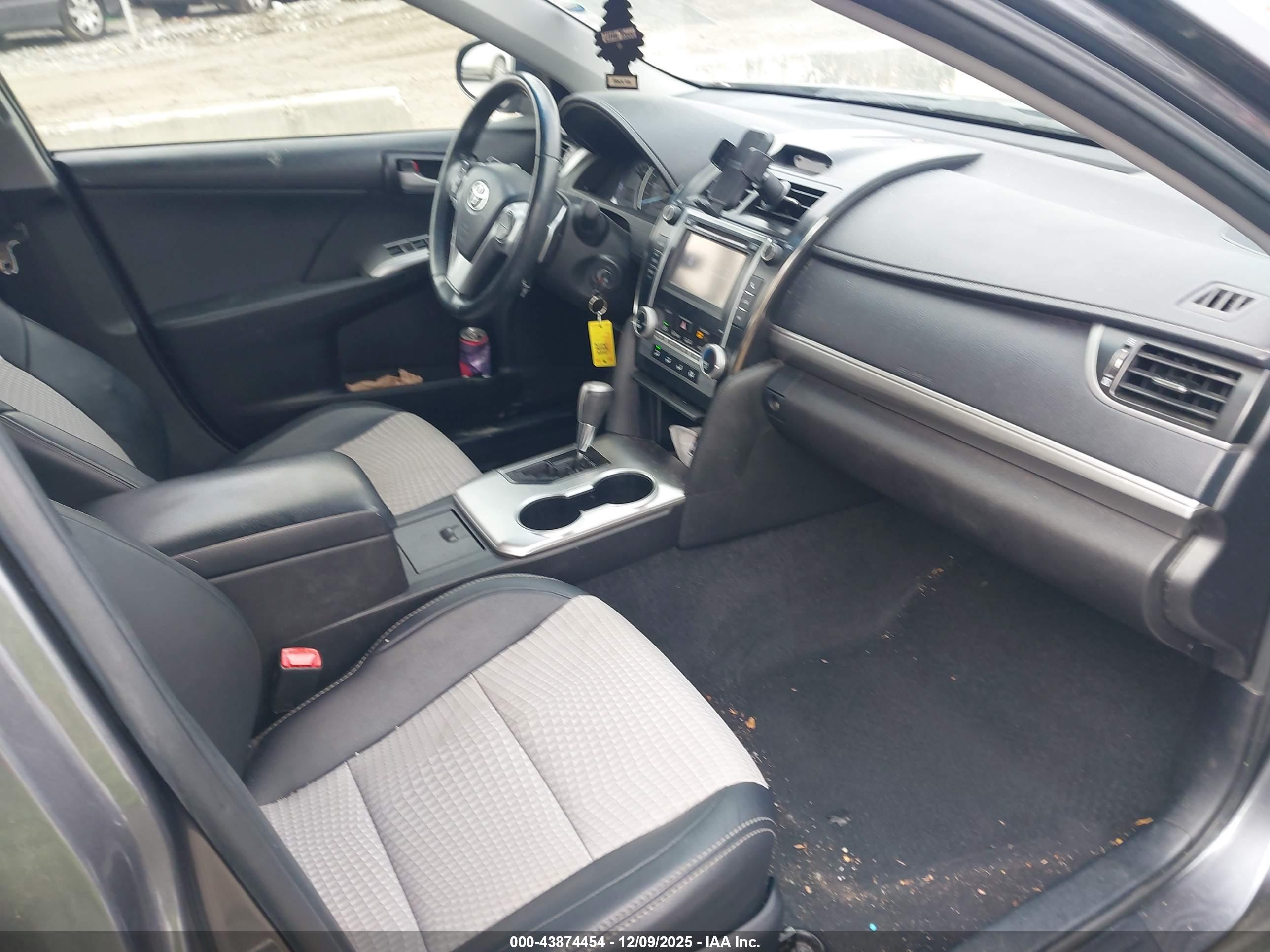 TOYOTA CAMRY image 5