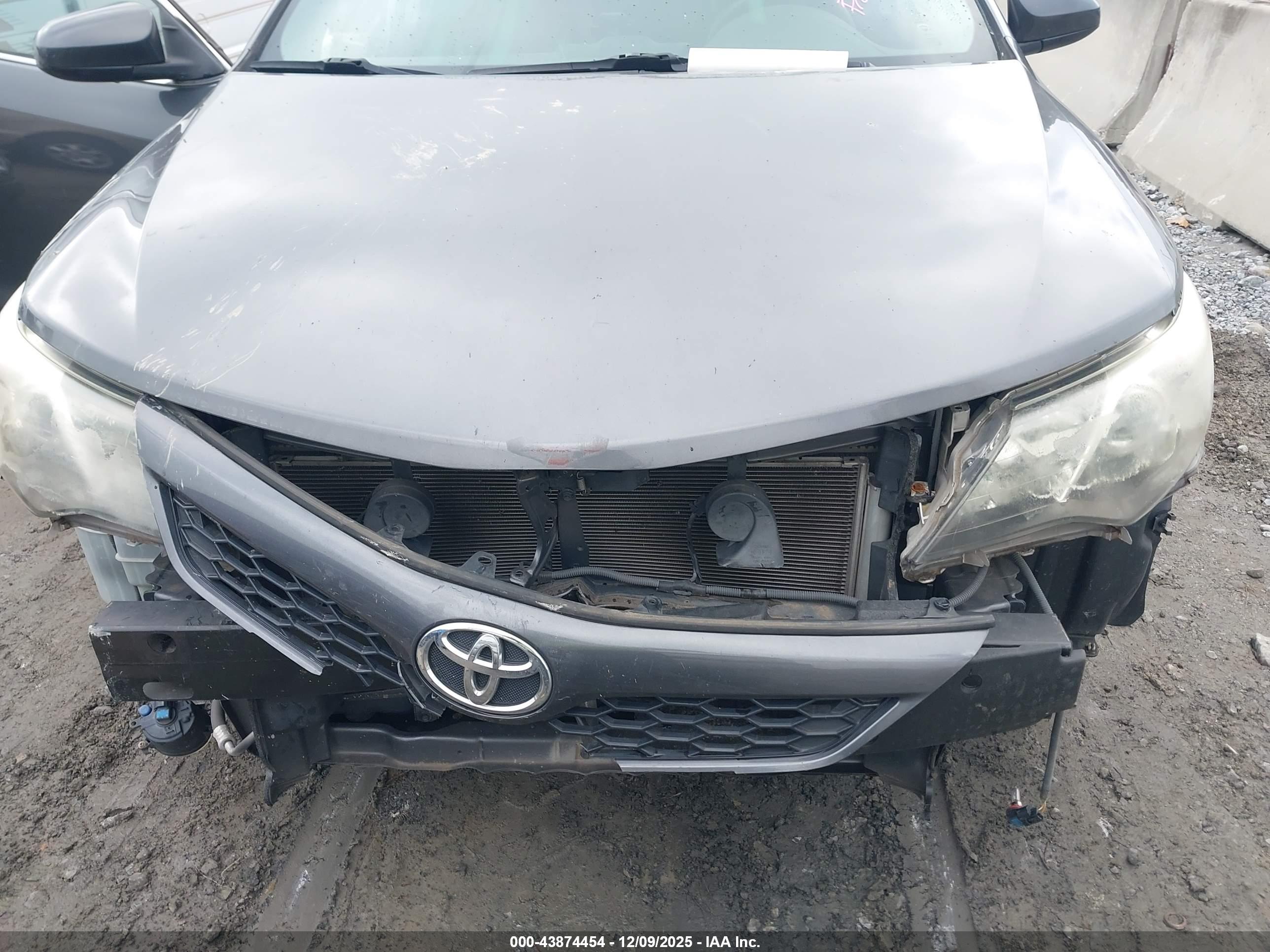 TOYOTA CAMRY image 6
