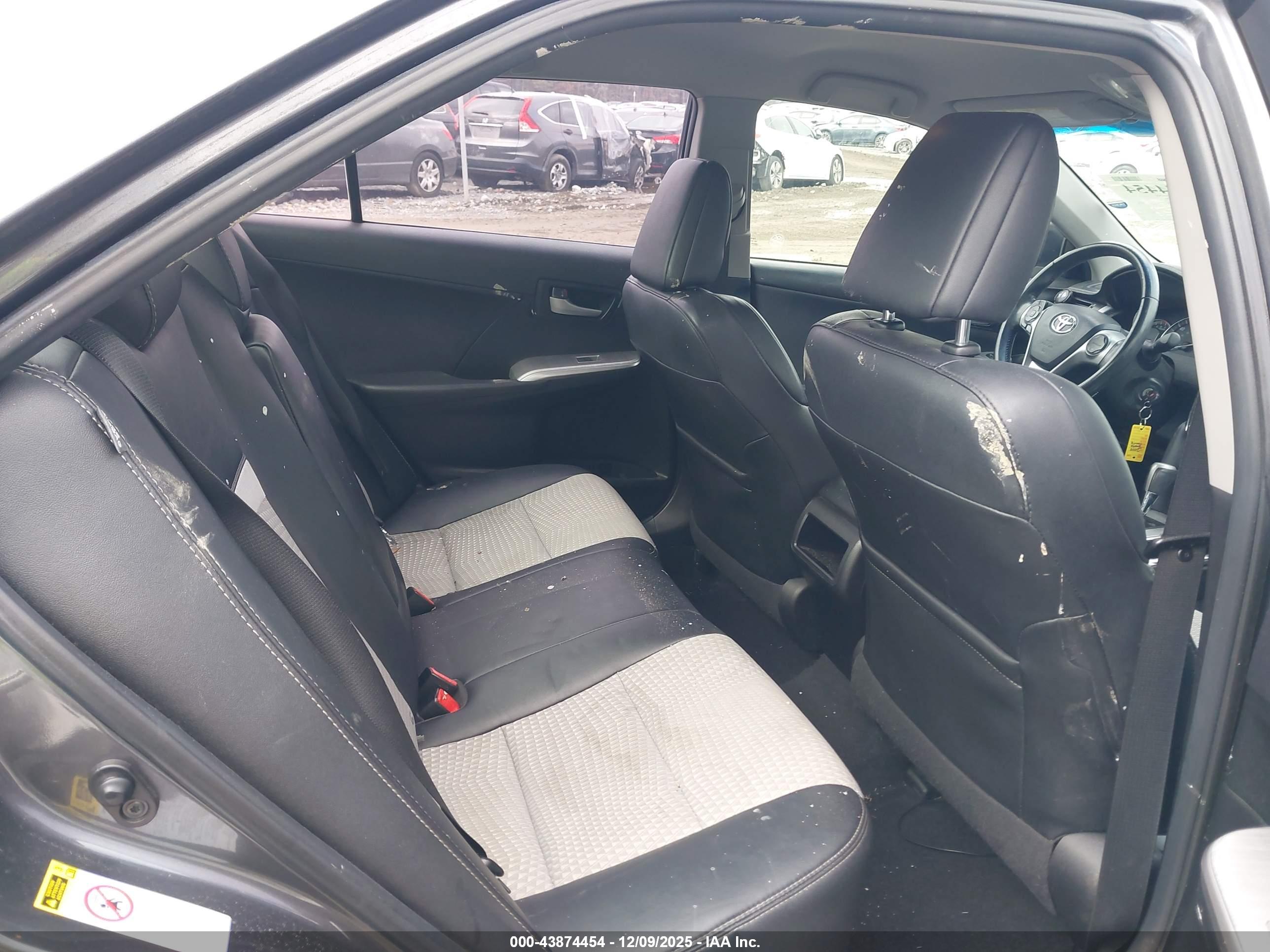 TOYOTA CAMRY image 8