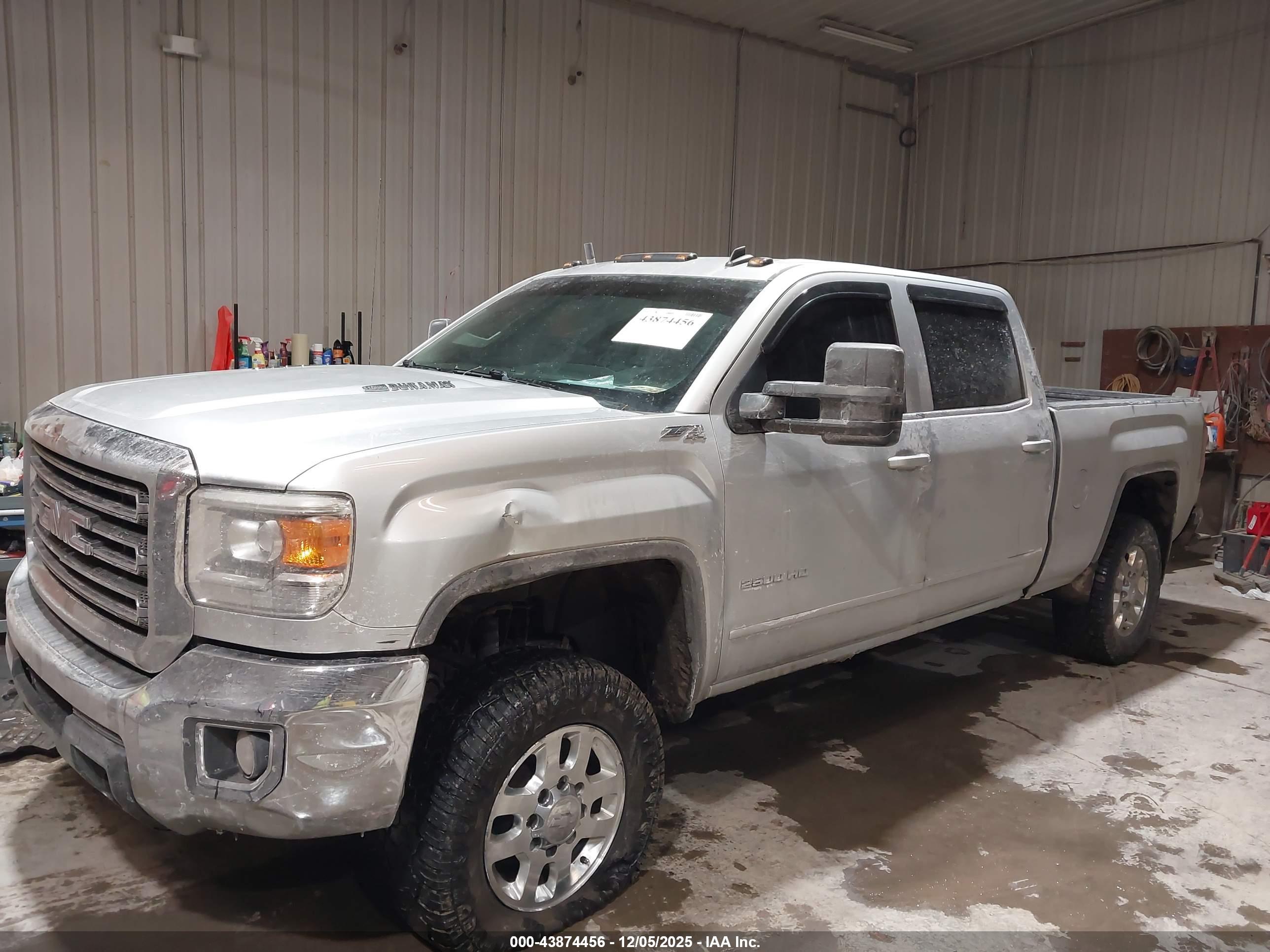 GMC SIERRA image 2