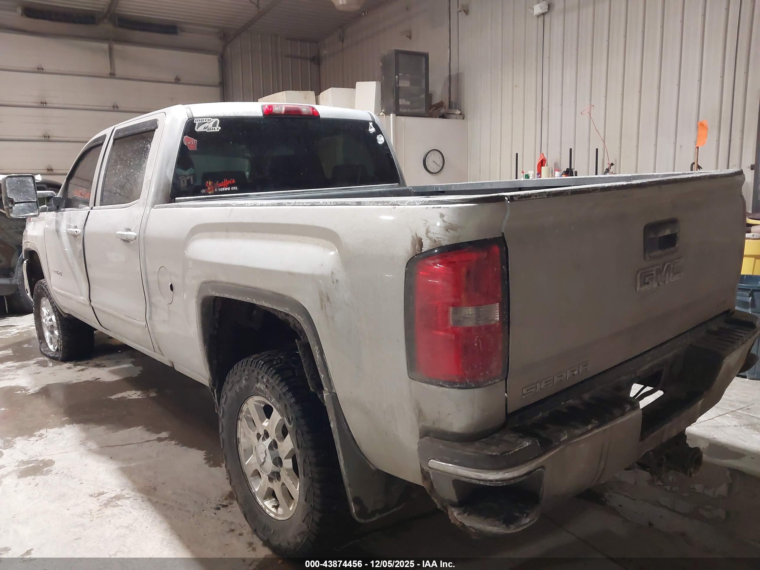 GMC SIERRA image 3