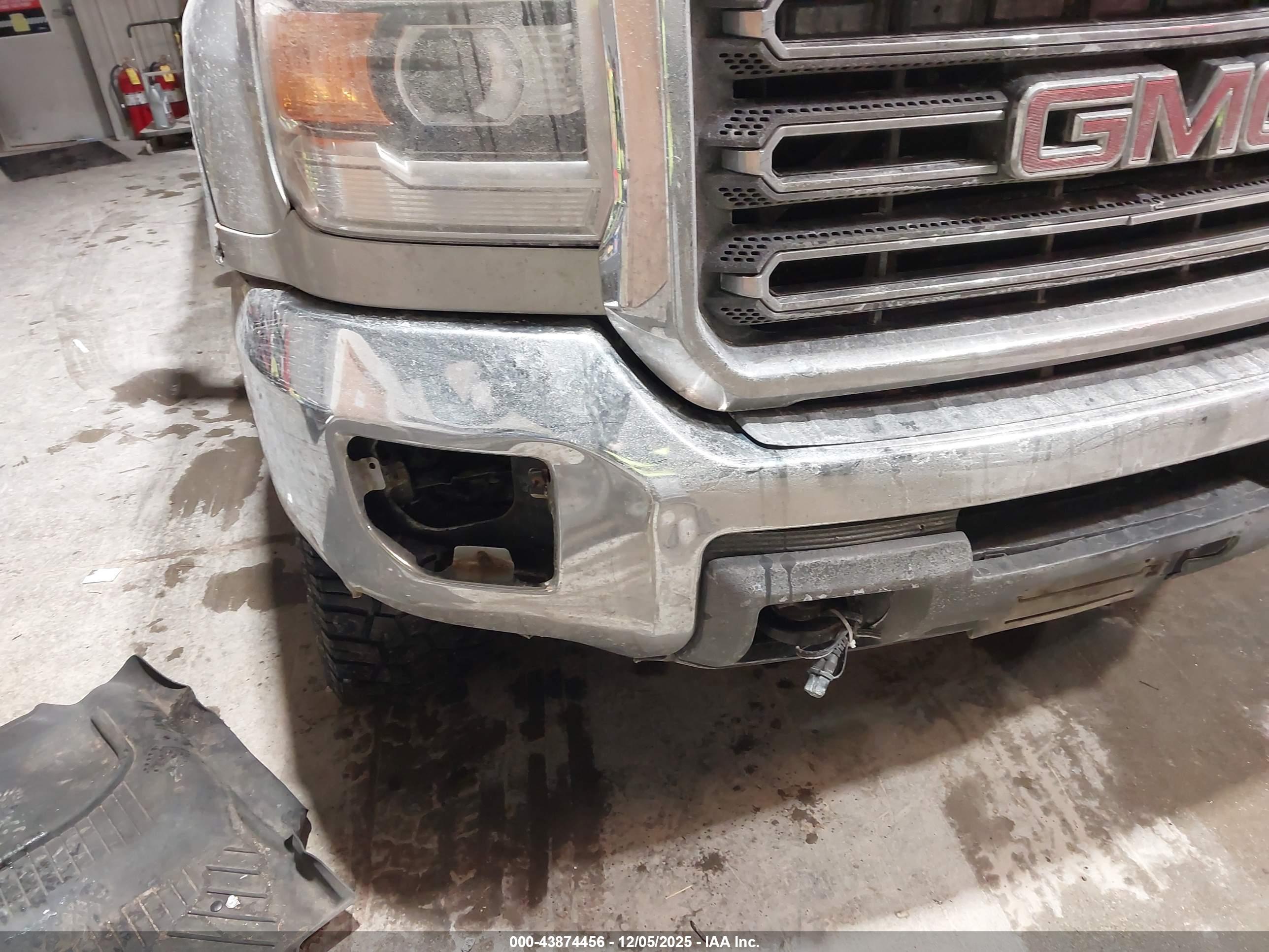 GMC SIERRA image 6