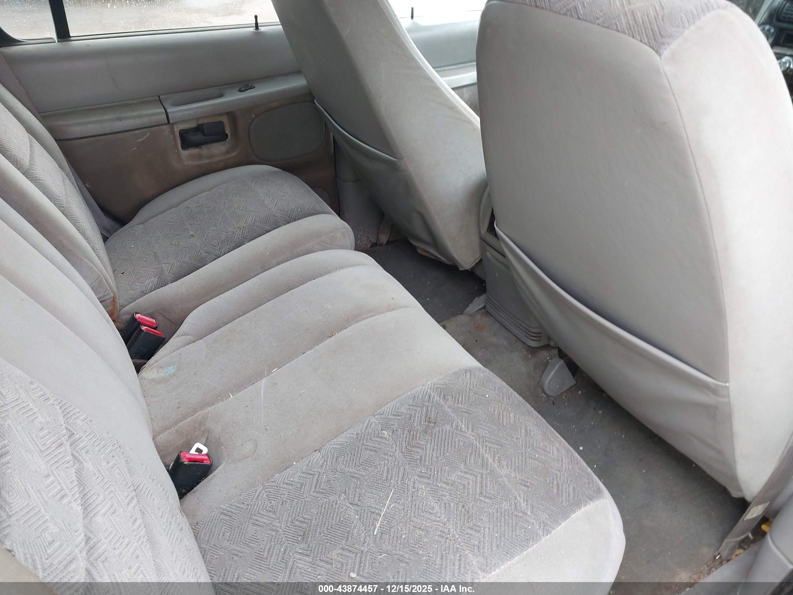 FORD EXPLORER image 8